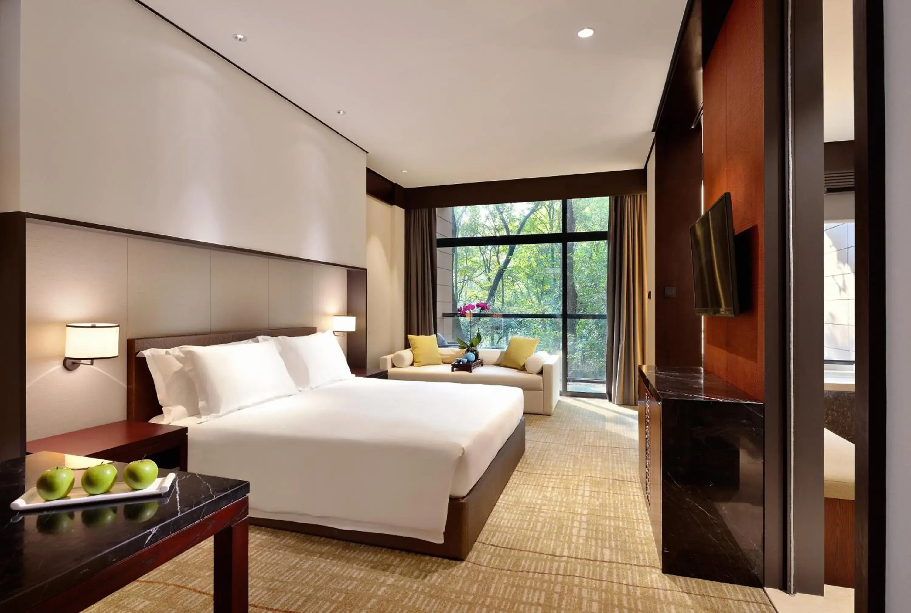 North View Deluxe King Bed in Millennium Resort Hangzhou North View Deluxe King Bed in Millennium Resort Hangzhou