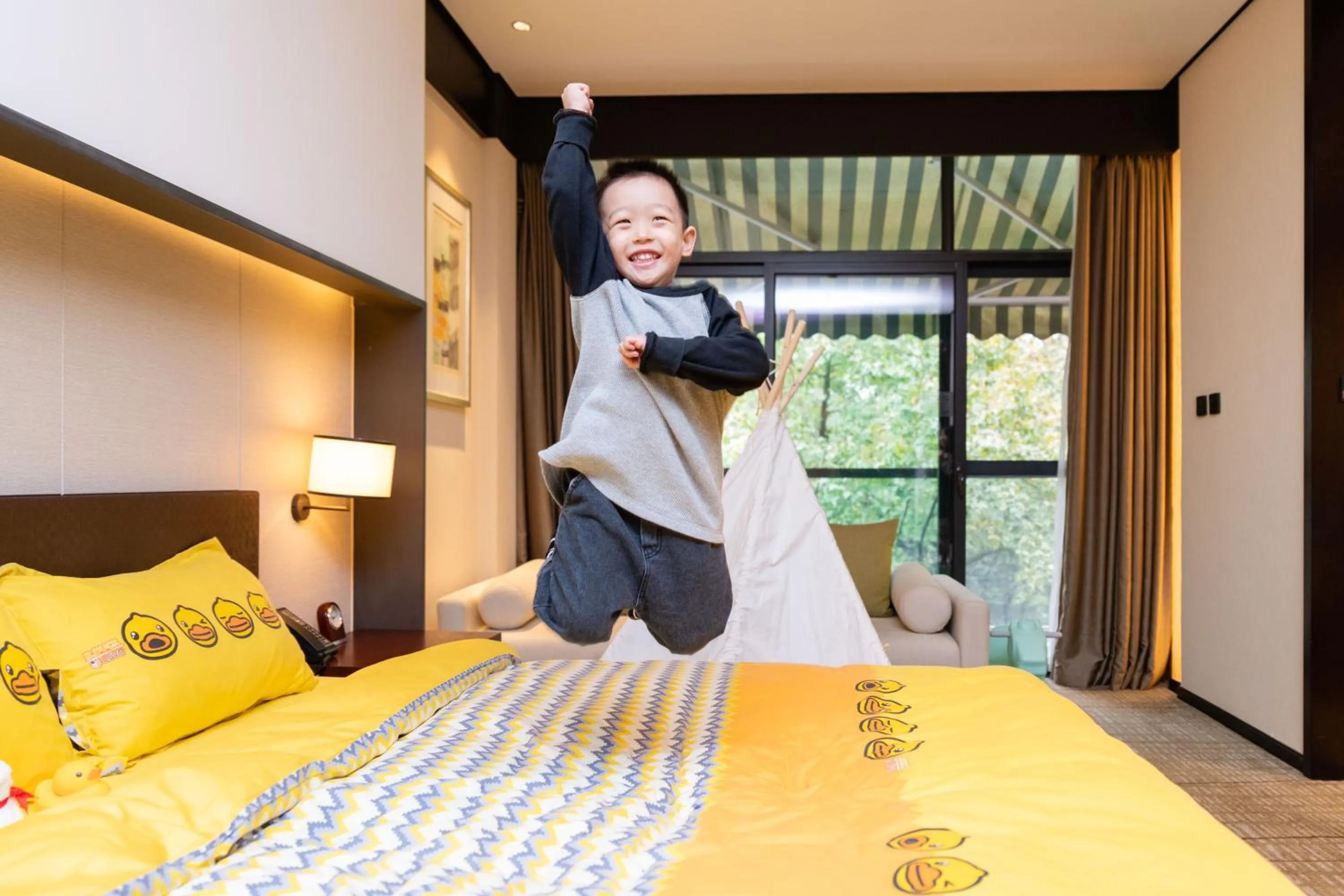 Family, Bed in Millennium Resort Hangzhou