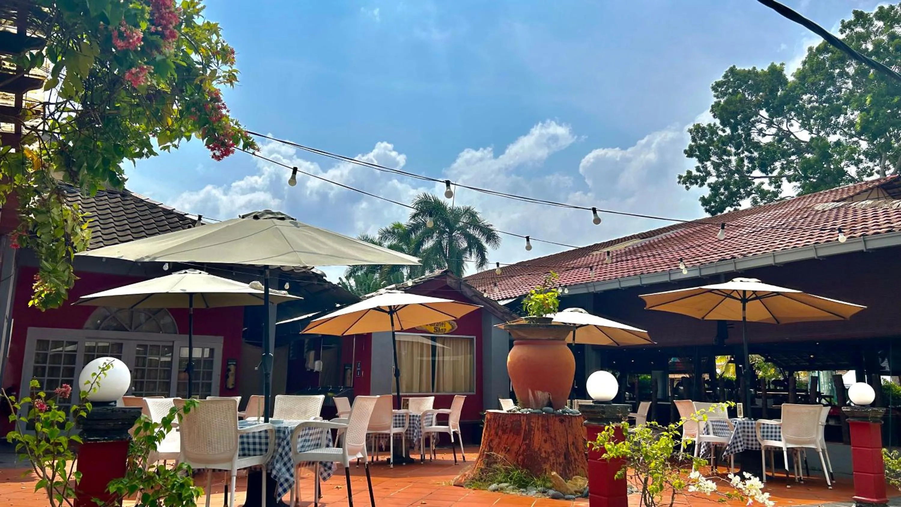 Restaurant/places to eat in RUMBIA RESORT VILLA Paka Terengganu