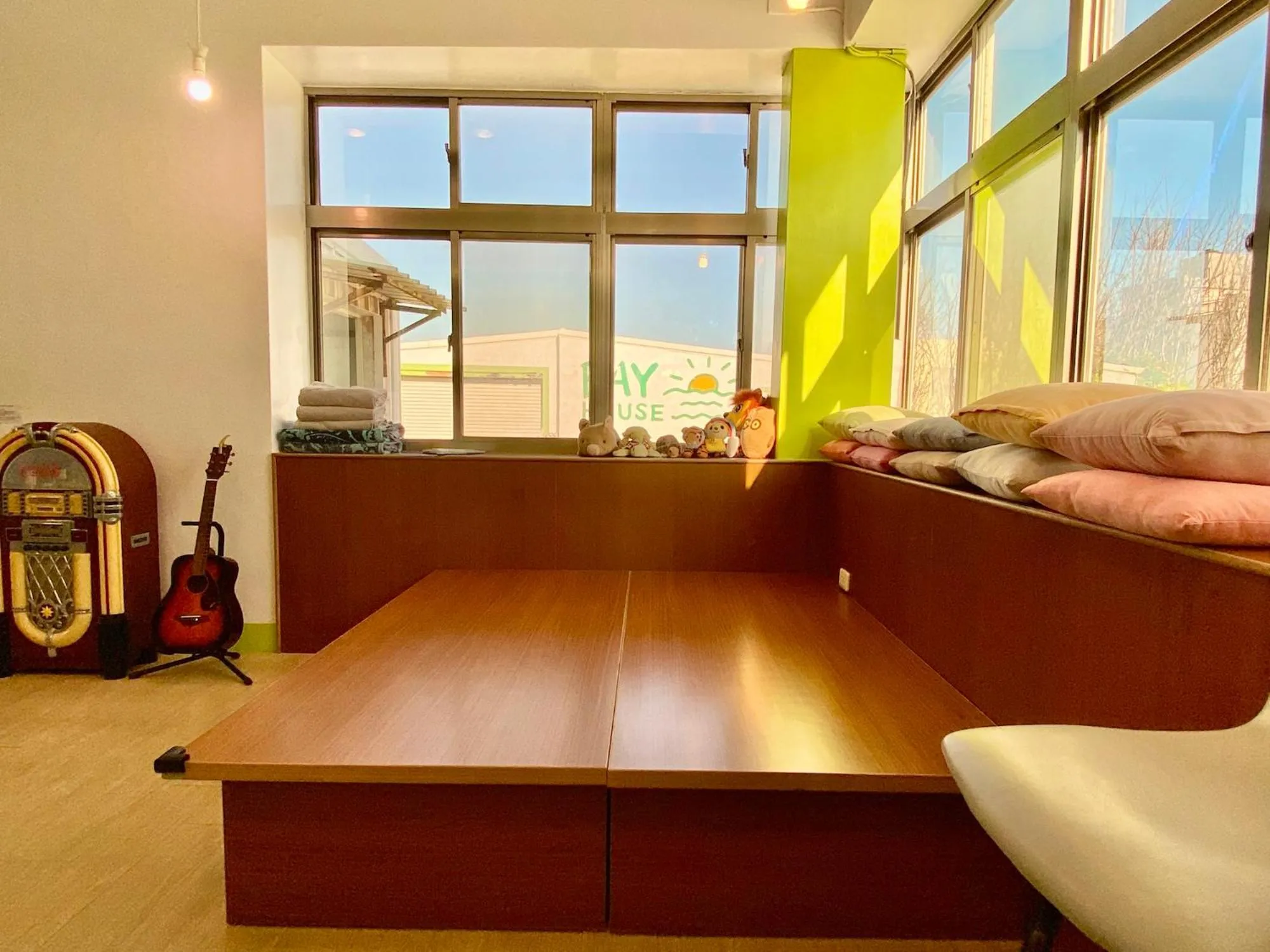 Living room, Bed in 澎湖北吉光背包客民宿 Bayhouse Hostel Penghu