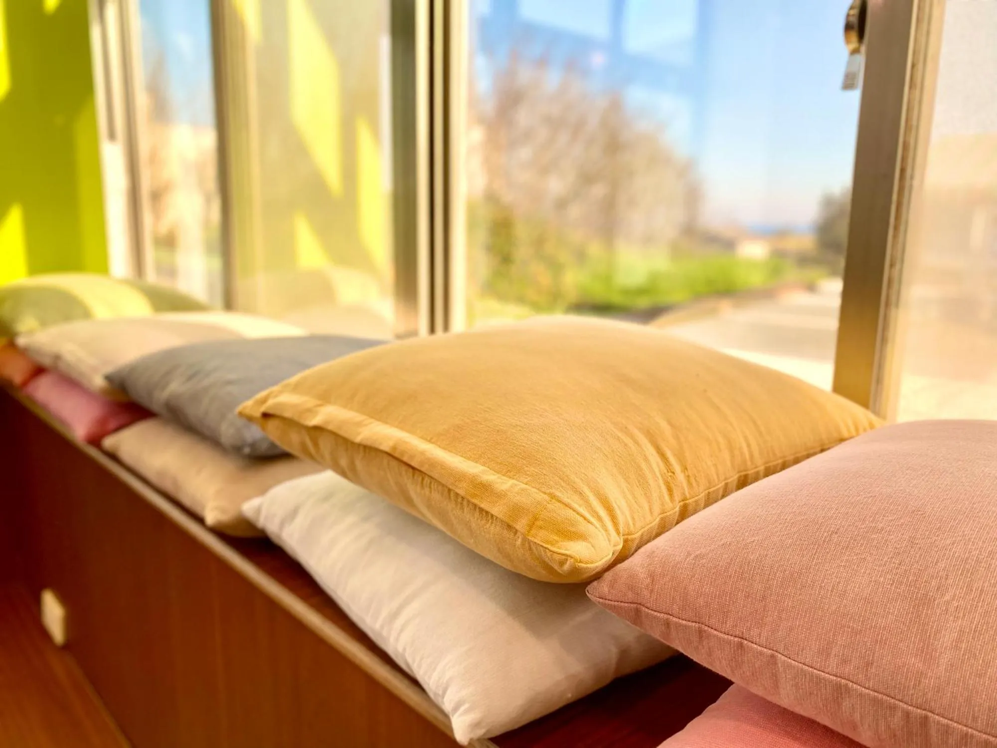 Living room, Bed in 澎湖北吉光背包客民宿 Bayhouse Hostel Penghu
