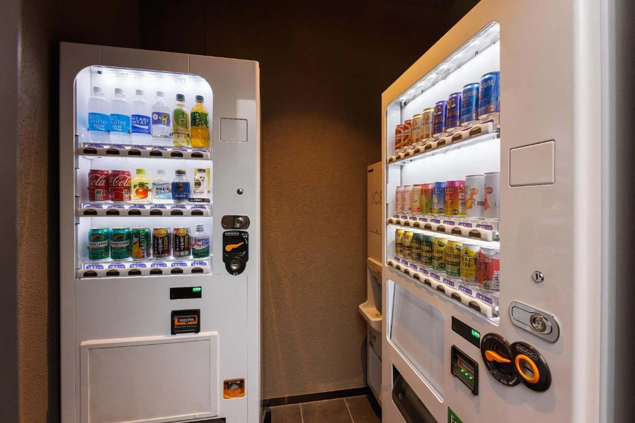 vending machine in Minakami Onsen Aratashi Minakami