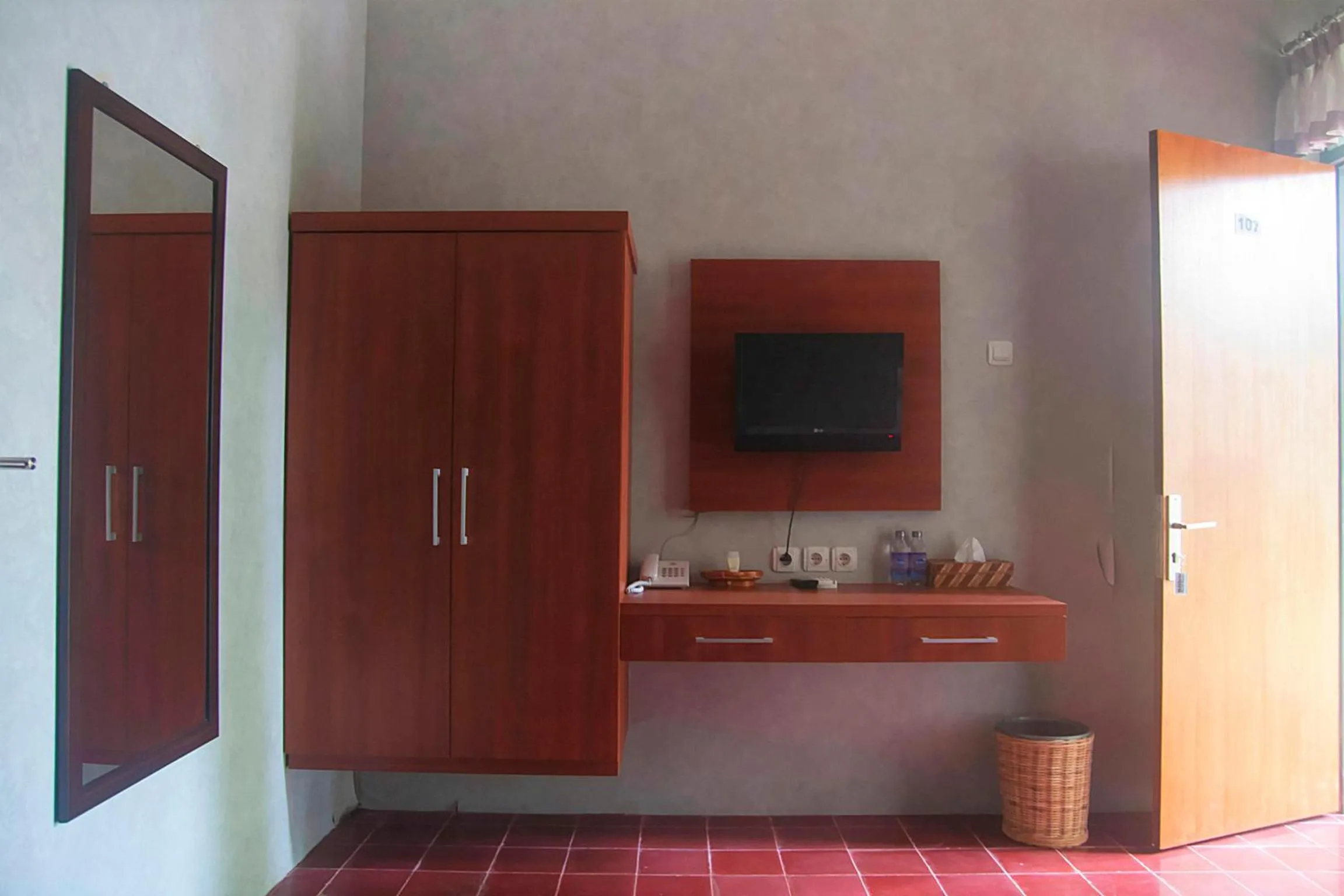 Photo of the whole room in Ndalem Mantrigawen