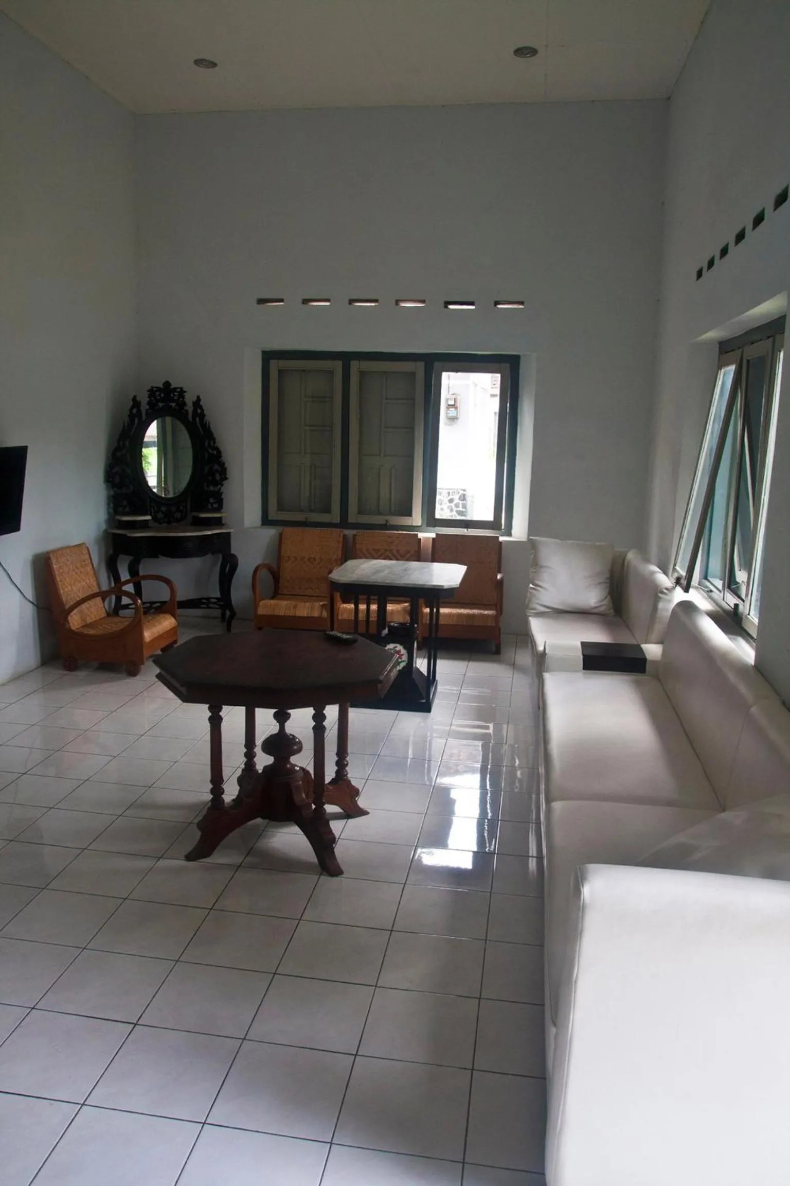 Living room in Ndalem Mantrigawen