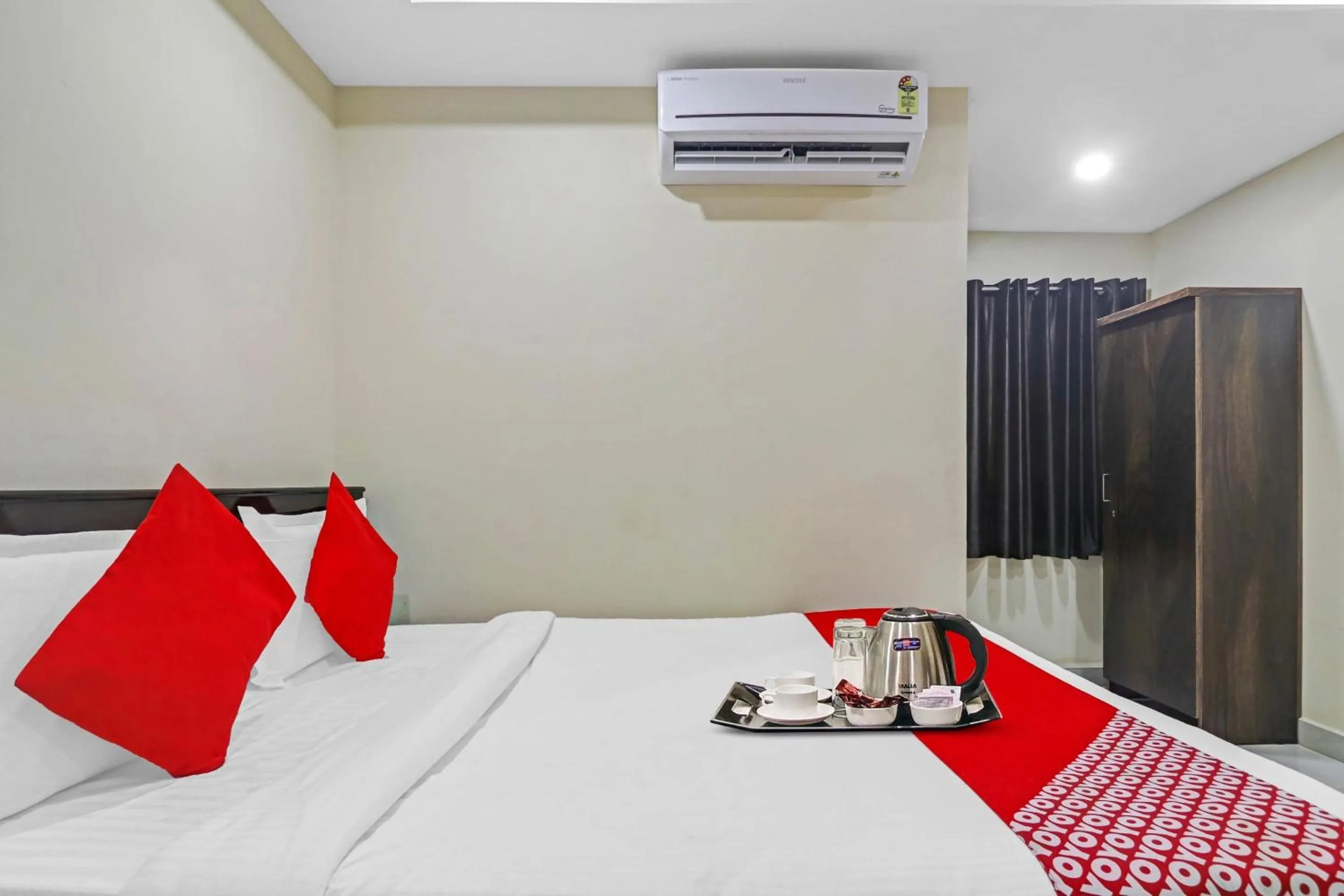 Bedroom, Bed in Super Hotel O Honey Heights Near Botanical Garden