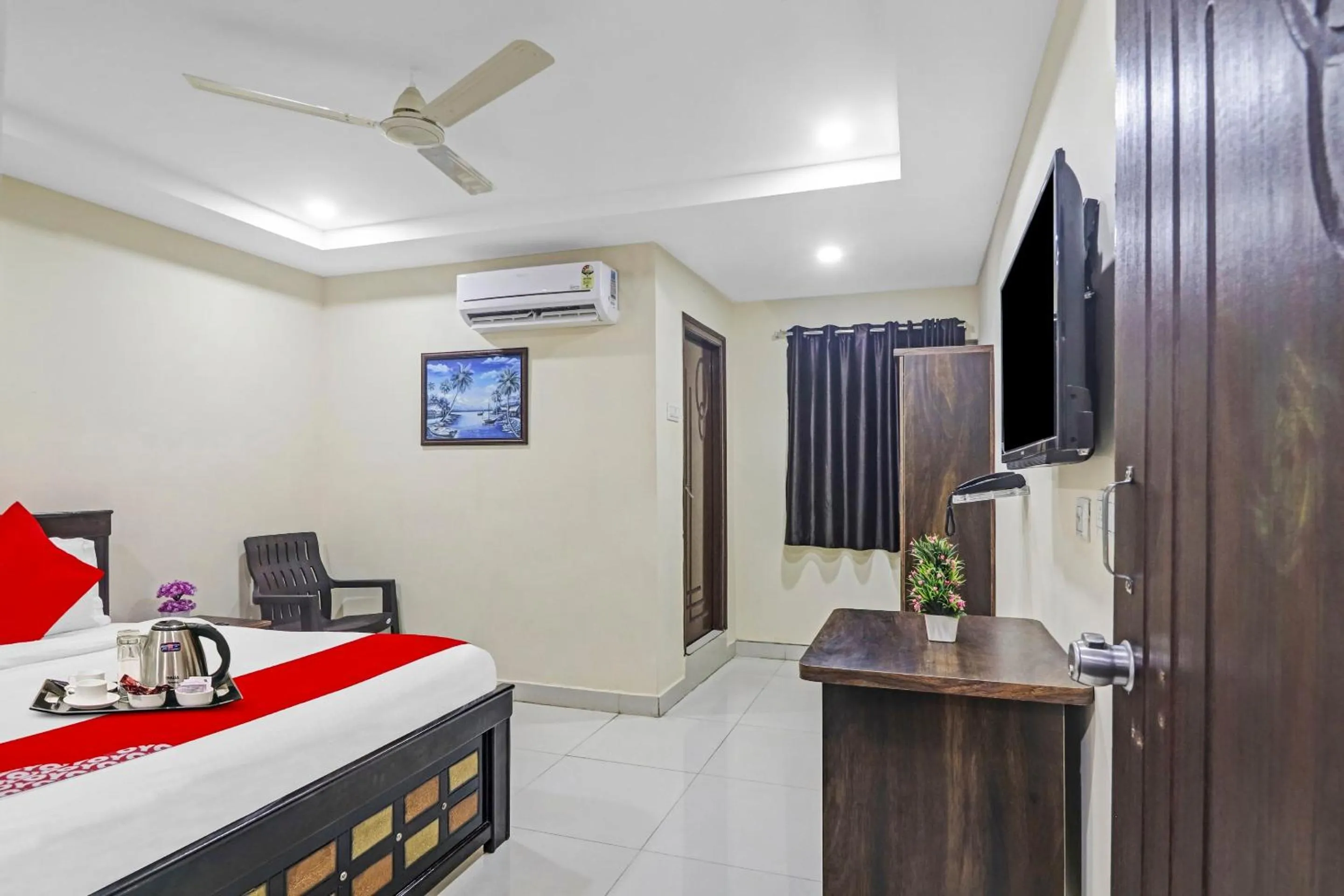 Bedroom, Bed in Super Hotel O Honey Heights Near Botanical Garden
