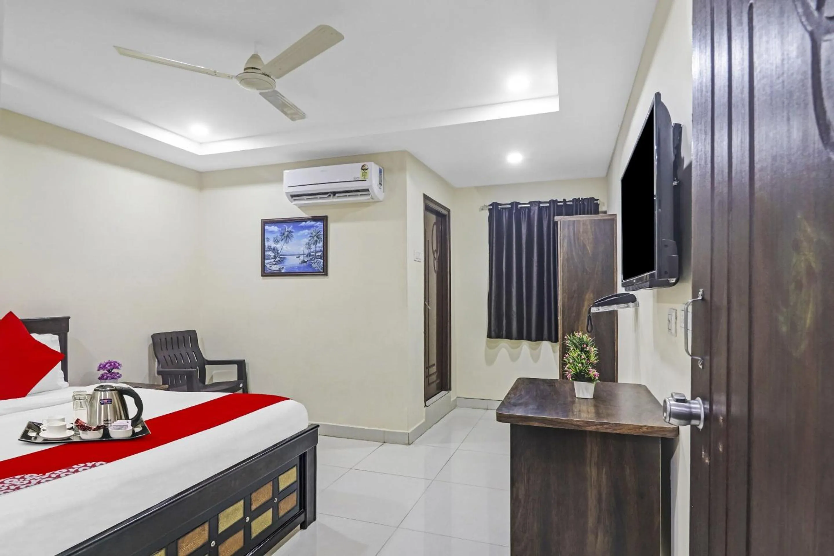Bedroom, Bed in Super Hotel O Honey Heights Near Botanical Garden