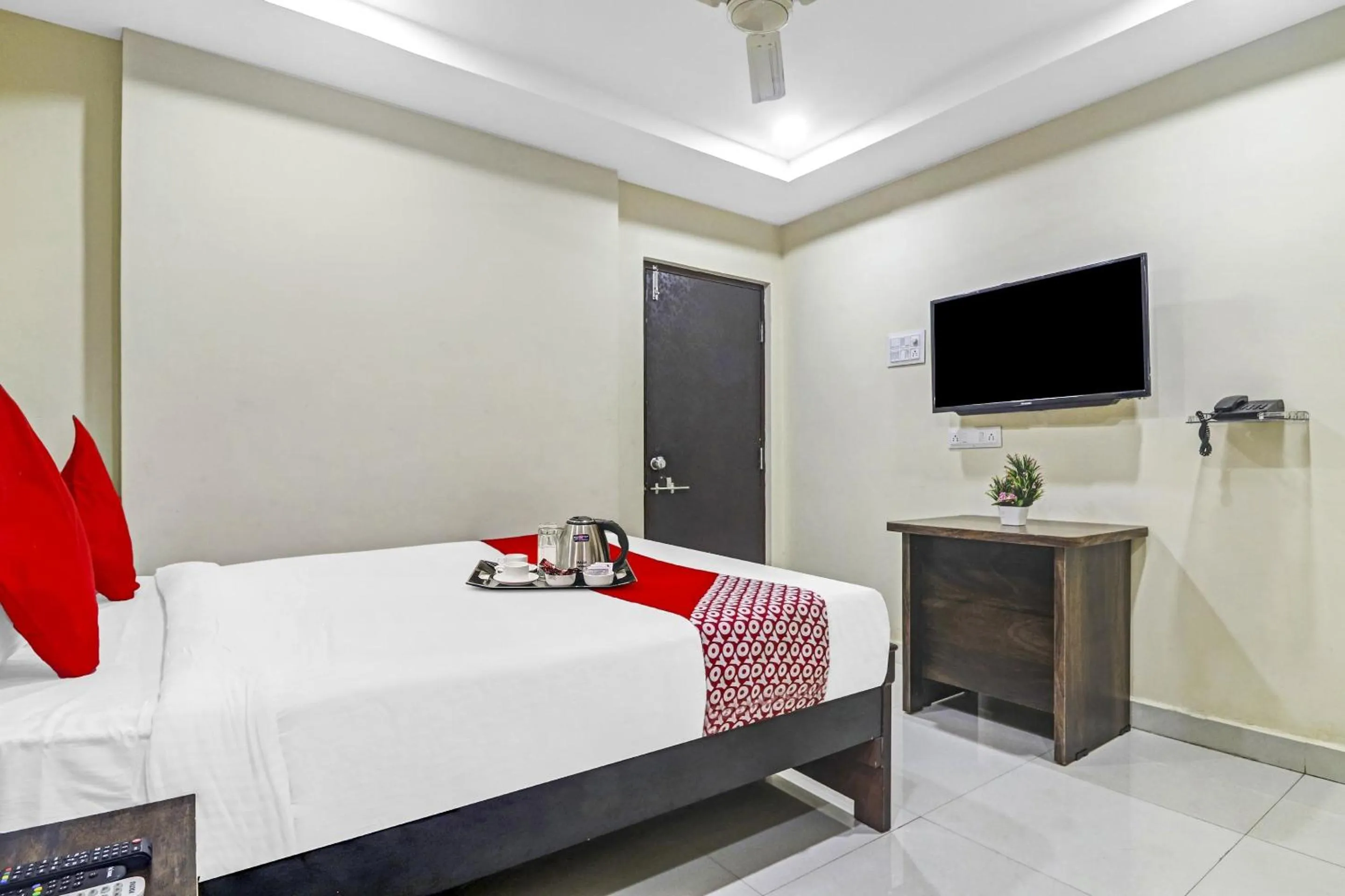 Bedroom, Bed in Super Hotel O Honey Heights Near Botanical Garden