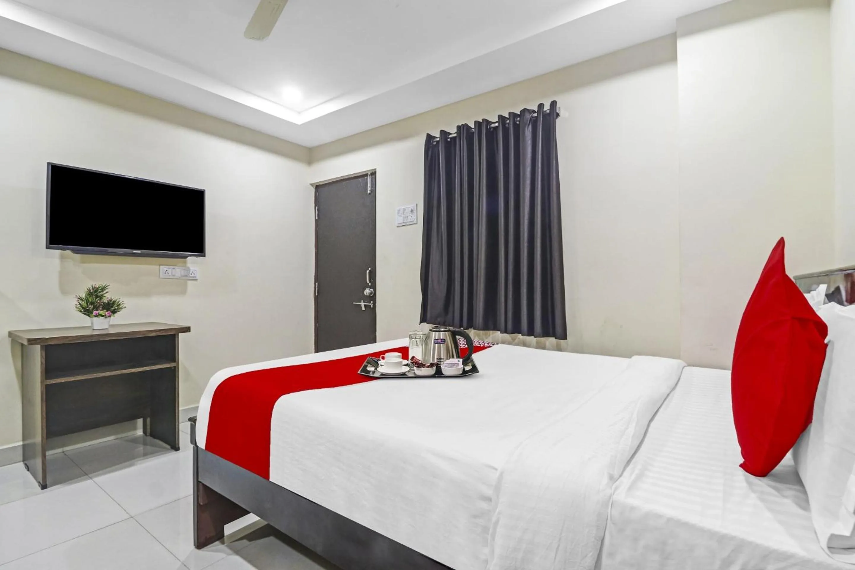 Bedroom, Bed in Super Hotel O Honey Heights Near Botanical Garden