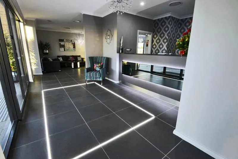 Day in Astro Dish Motor Inn