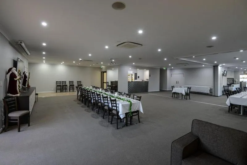 Restaurant/places to eat in Astro Dish Motor Inn