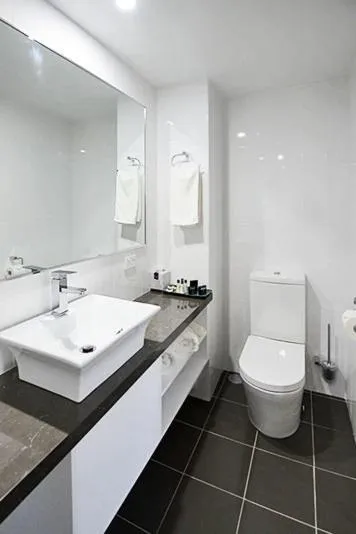 Bathroom in Astro Dish Motor Inn