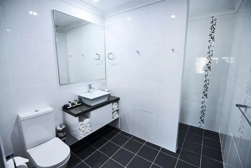 Bathroom in Astro Dish Motor Inn