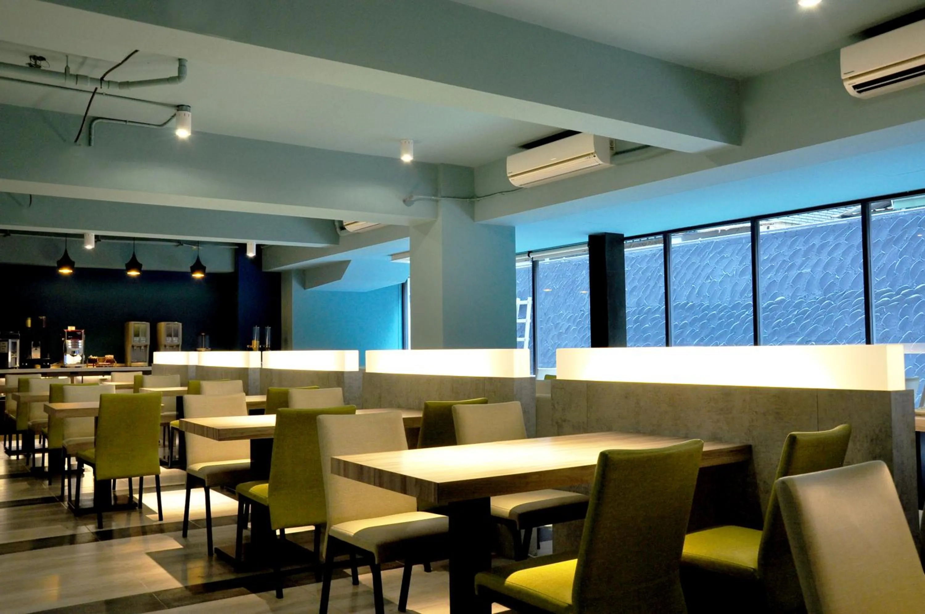 Restaurant/places to eat in KUN Hotel