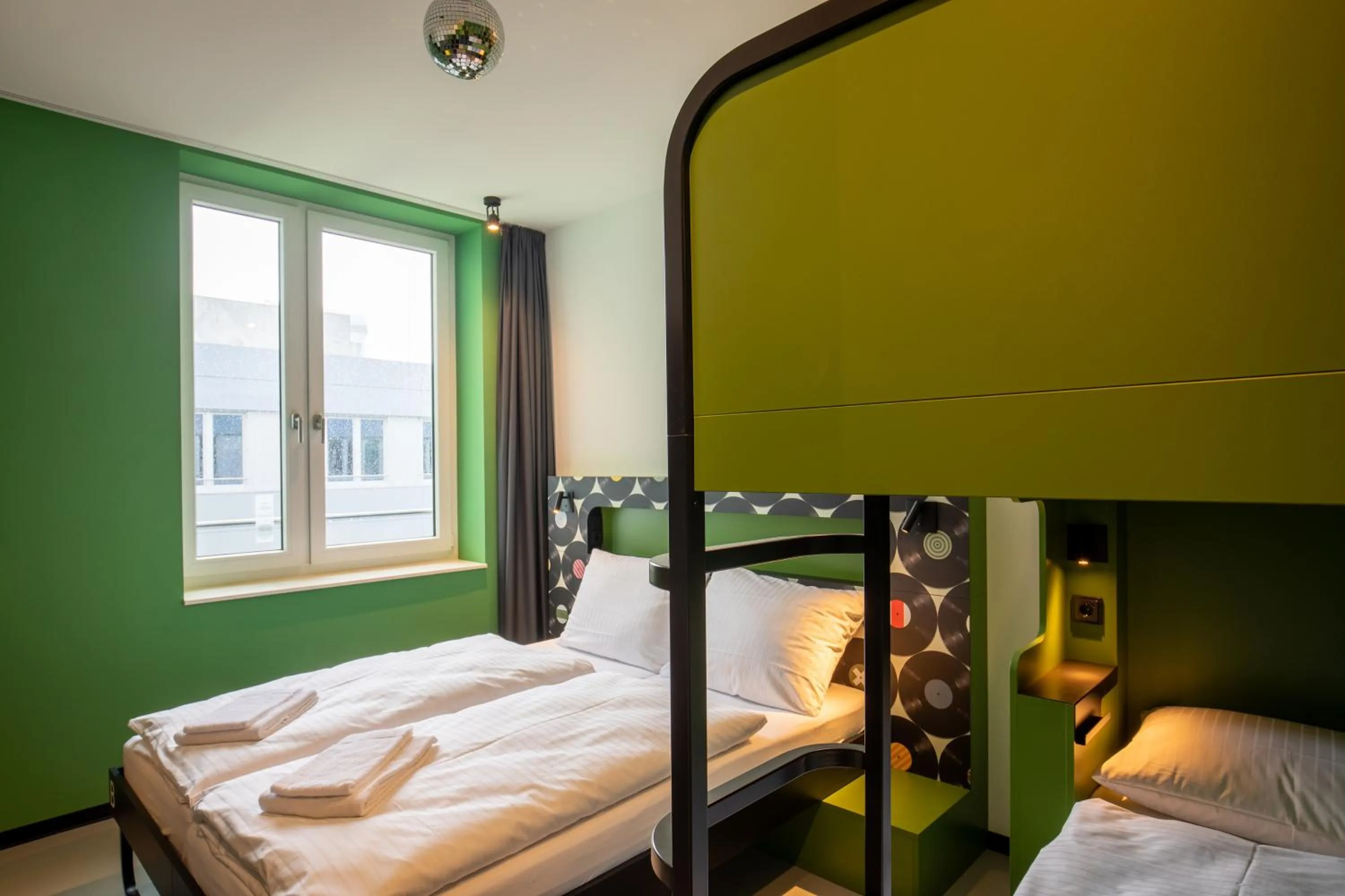 Bedroom, Bed in MEININGER Hotel Dresden Zentrum