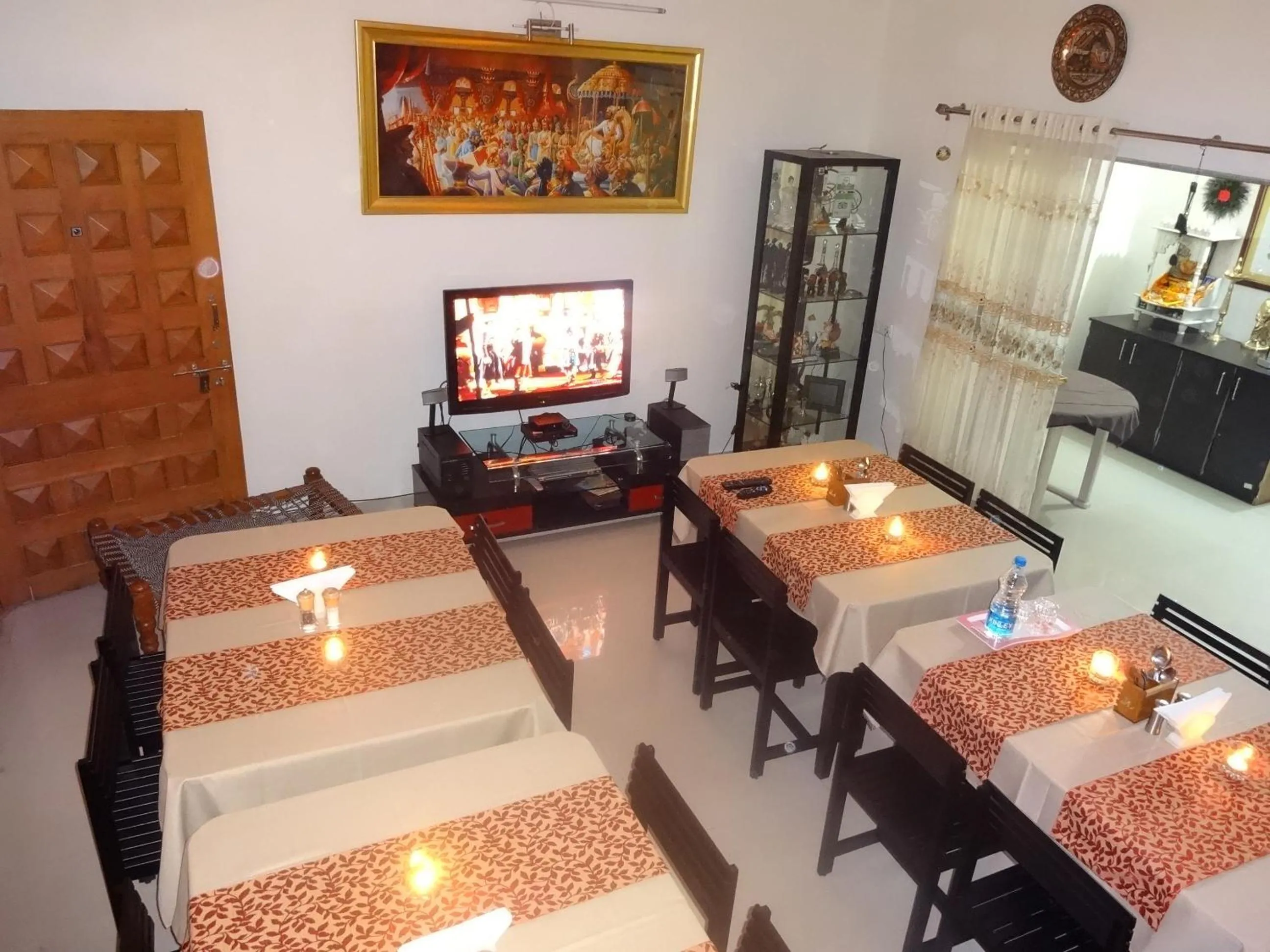 Restaurant/places to eat in Teerth Villa