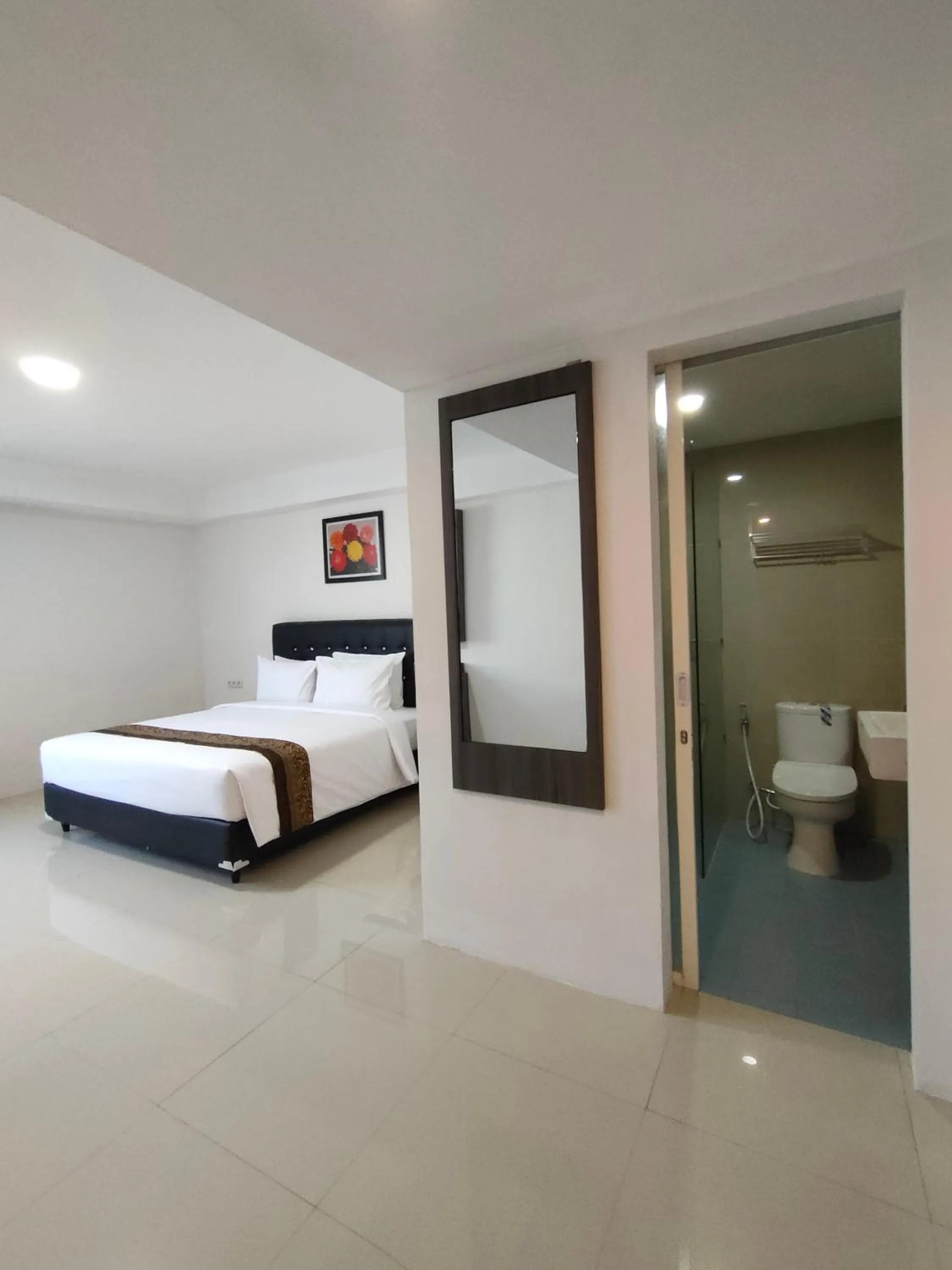 Bed in Golden Ganesha Hotel Yogyakarta by Ecommerceloka