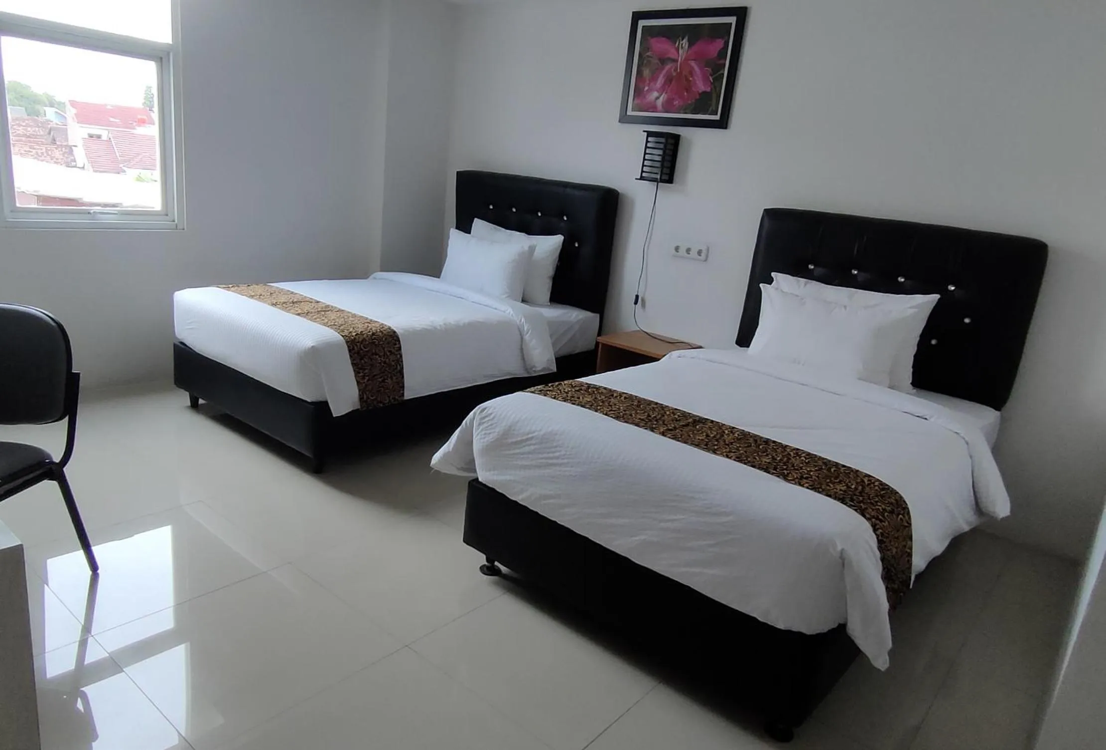 Bed in Golden Ganesha Hotel Yogyakarta by Ecommerceloka