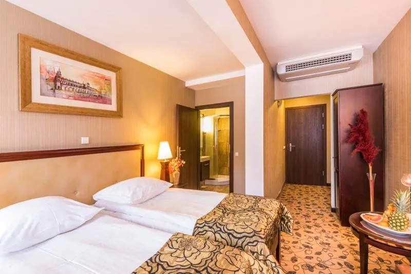 Bathroom, Bed in Great Polonia Kraków Kazimierz