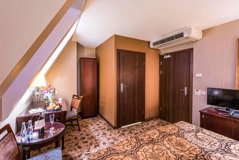 Photo of the whole room, Bed in Great Polonia Kraków Kazimierz