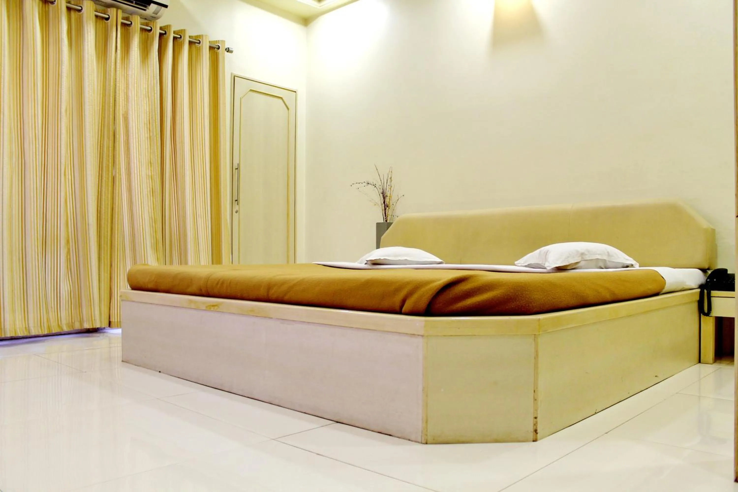 Photo of the whole room, Bed in Hotel Kuber