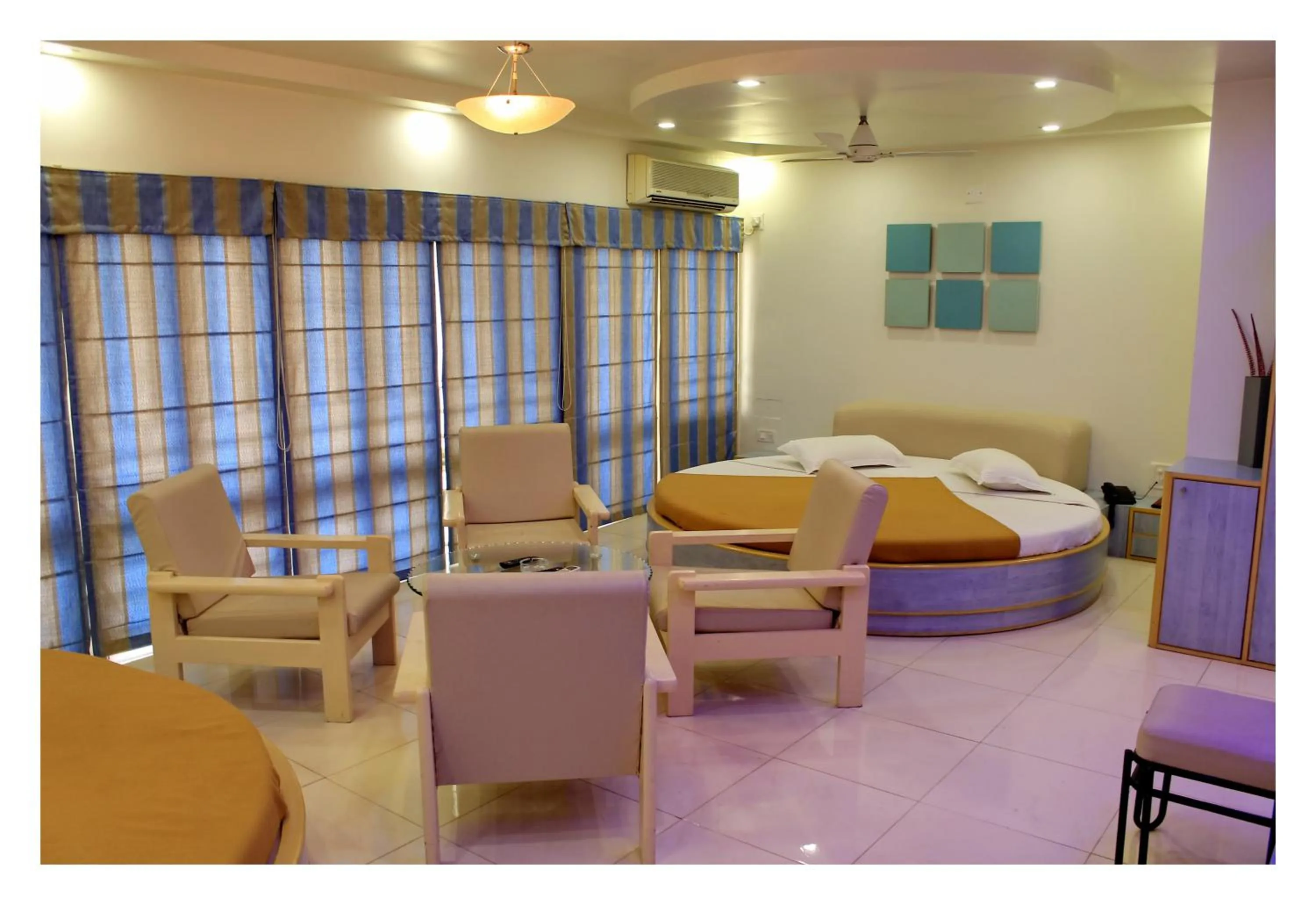 Photo of the whole room in Hotel Kuber