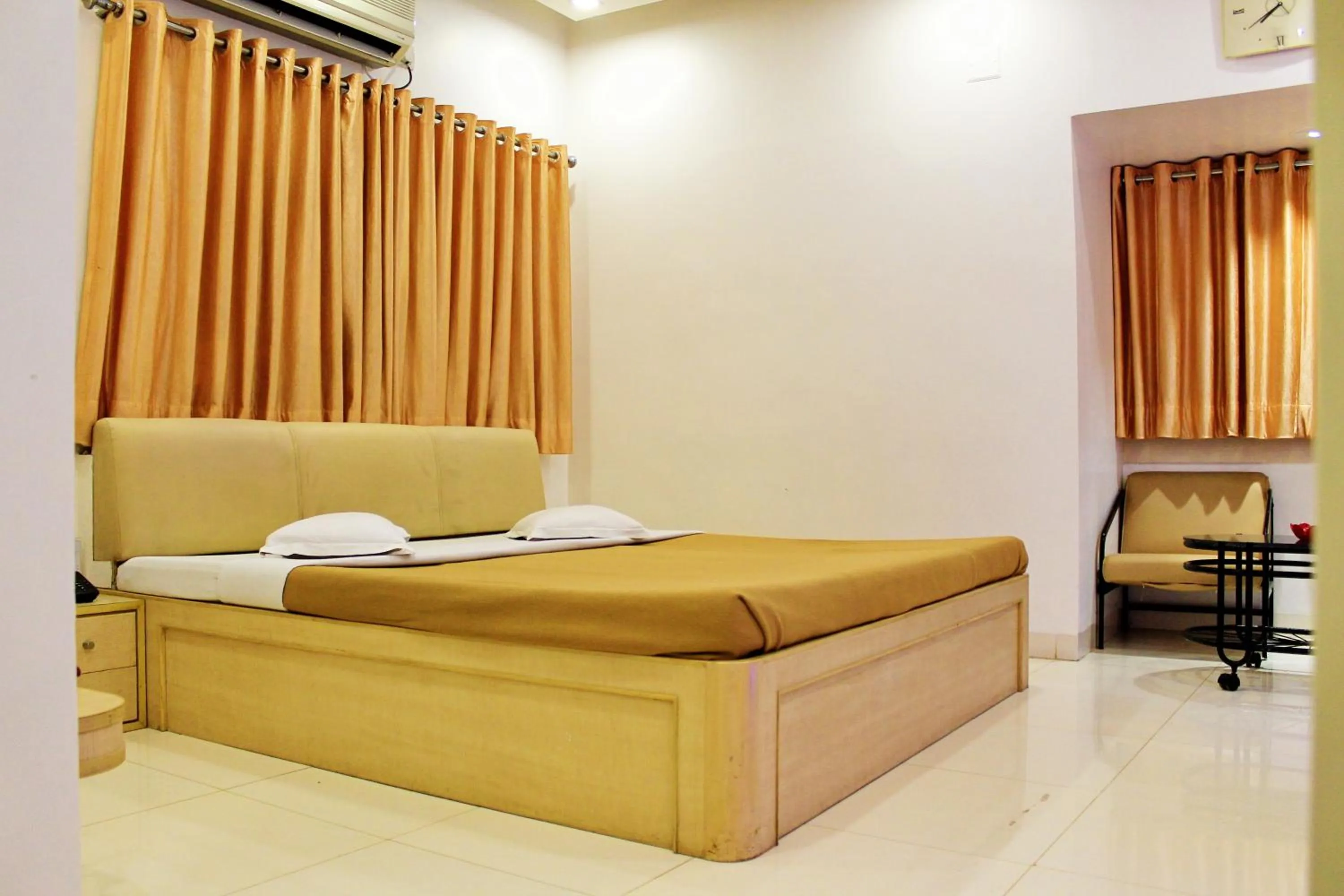 Photo of the whole room, Bed in Hotel Kuber