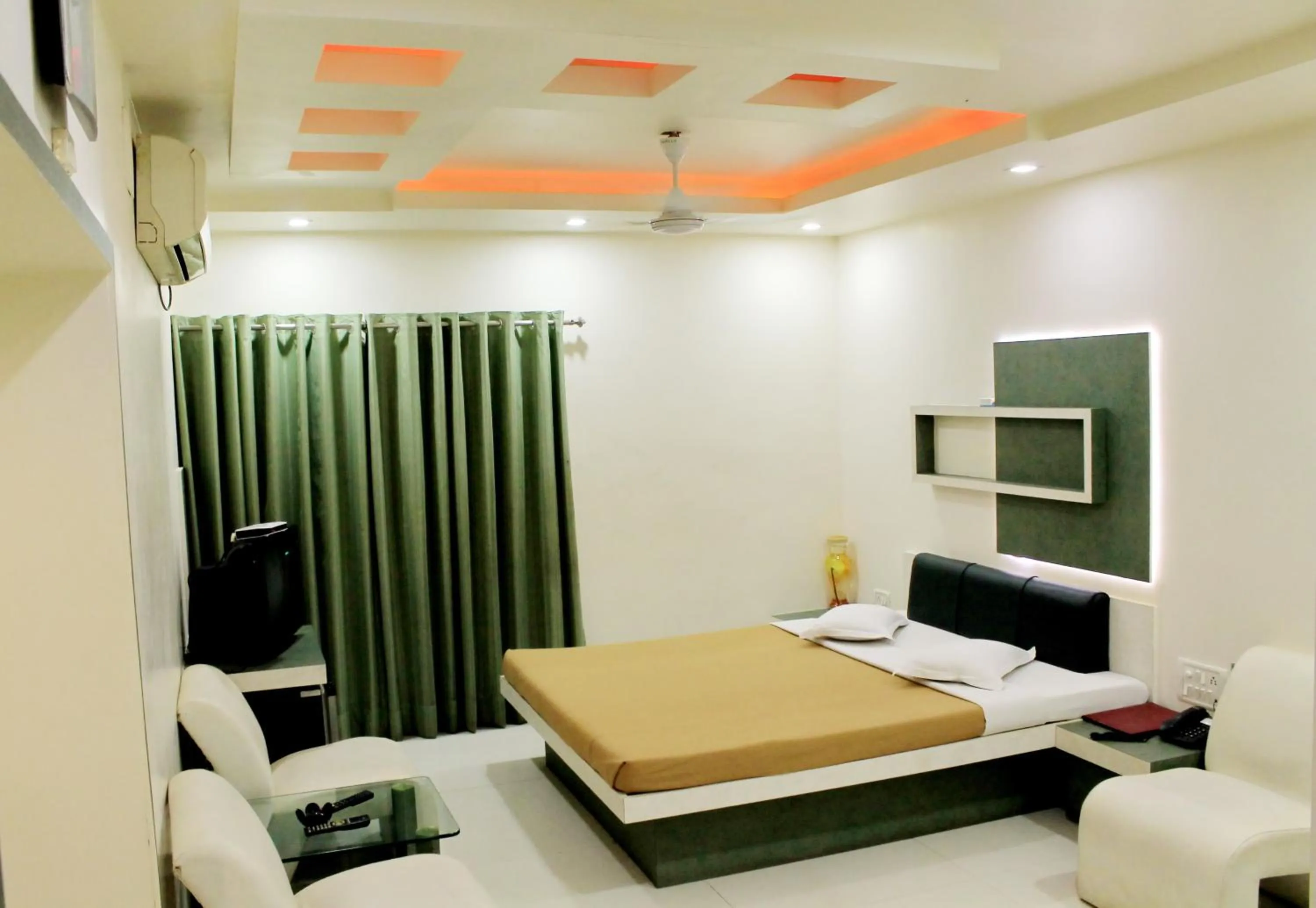 Photo of the whole room, Bed in Hotel Kuber