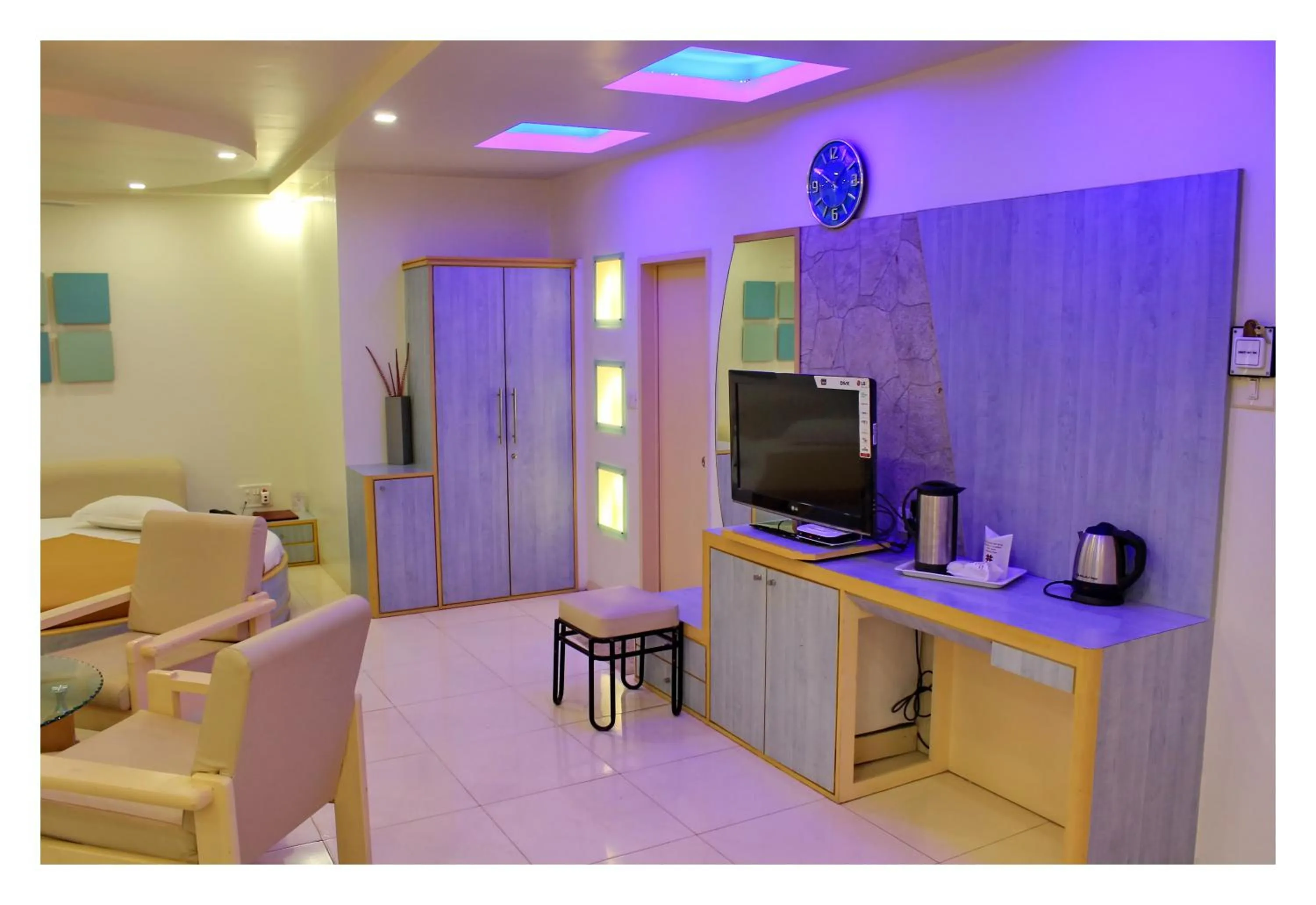 Photo of the whole room, Bed in Hotel Kuber