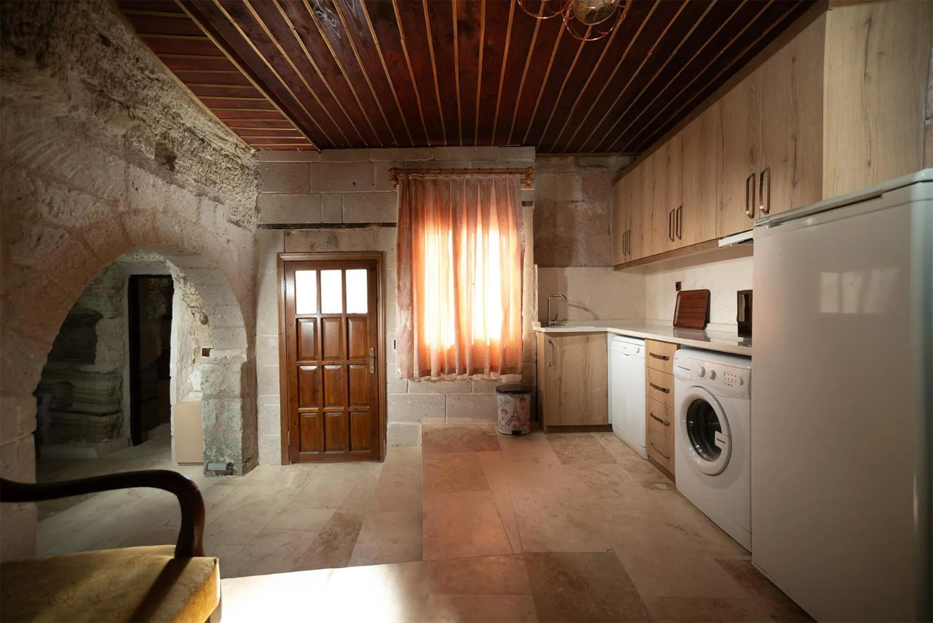 Kitchen or kitchenette in Azalea Terrace Cave Hotel