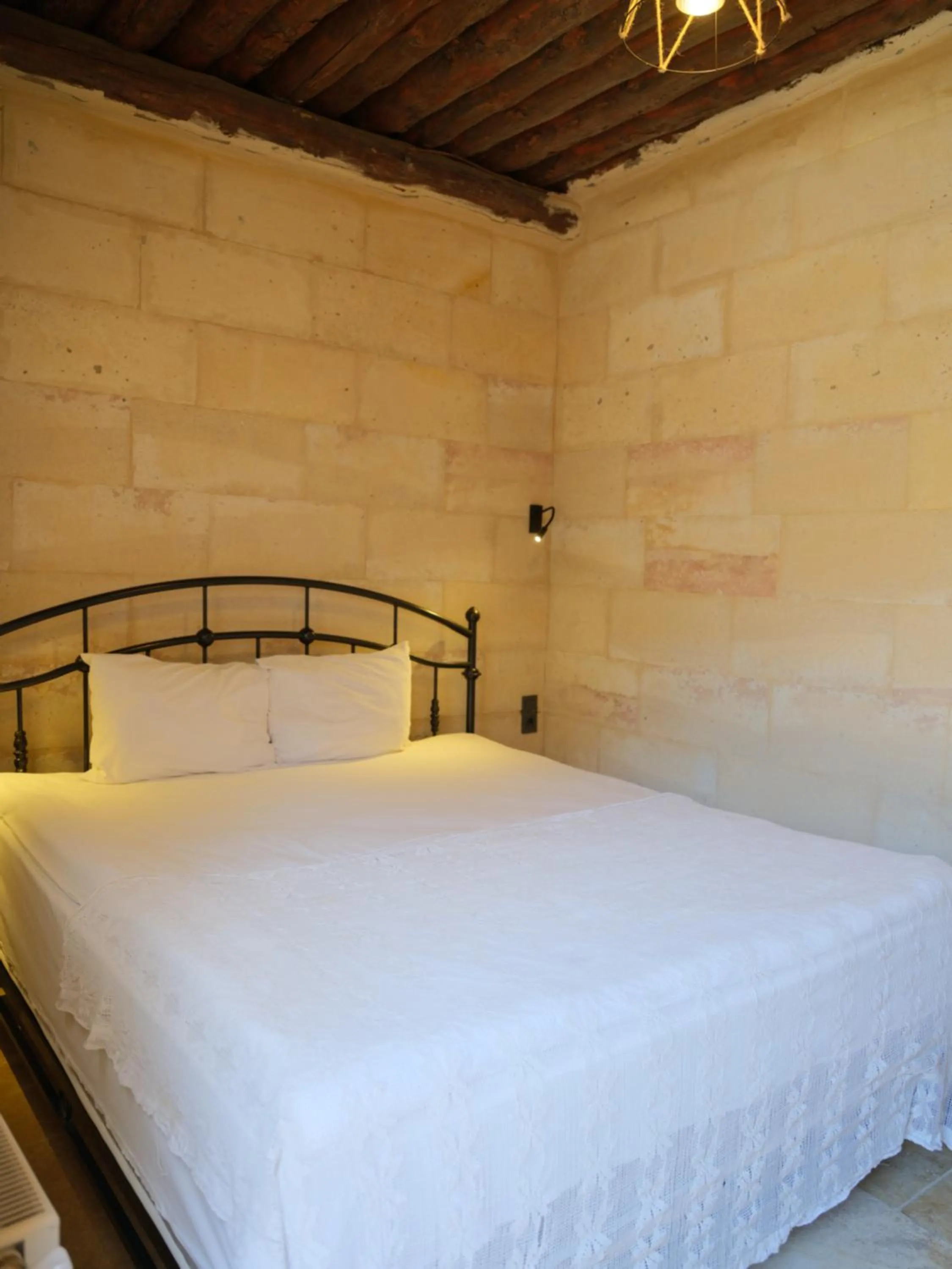Photo of the whole room, Bed in Azalea Terrace Cave Hotel