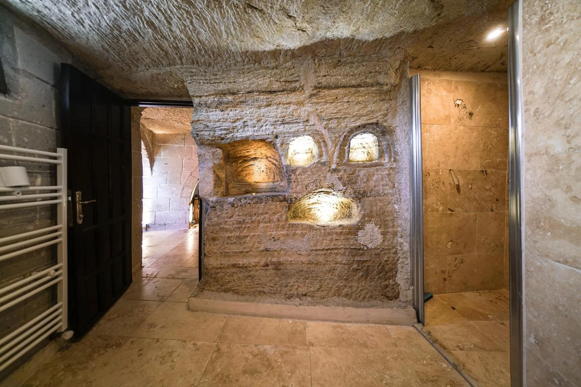 Shower in Azalea Terrace Cave Hotel