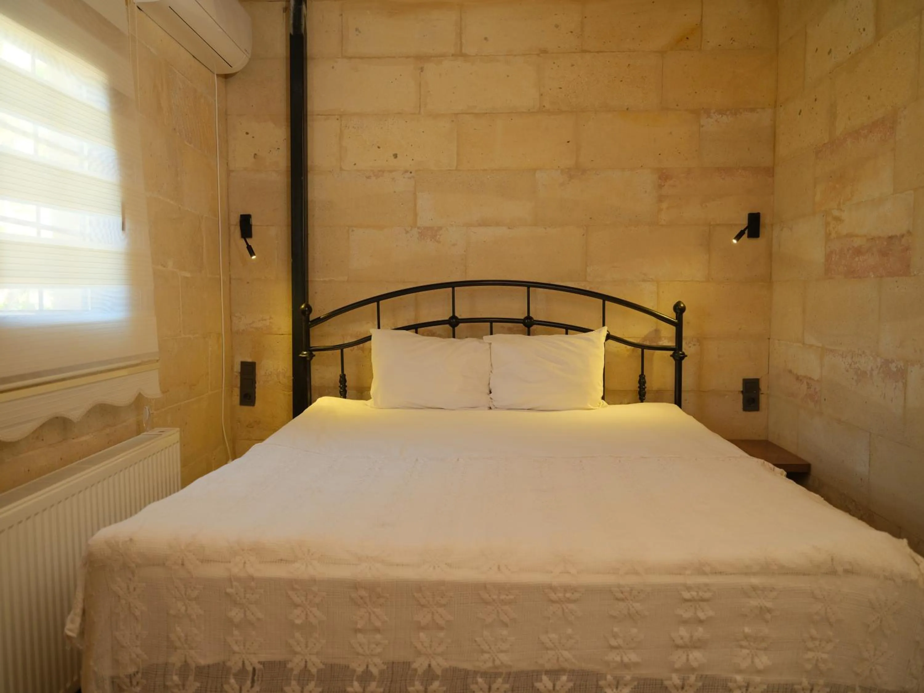 Bed in Azalea Terrace Cave Hotel