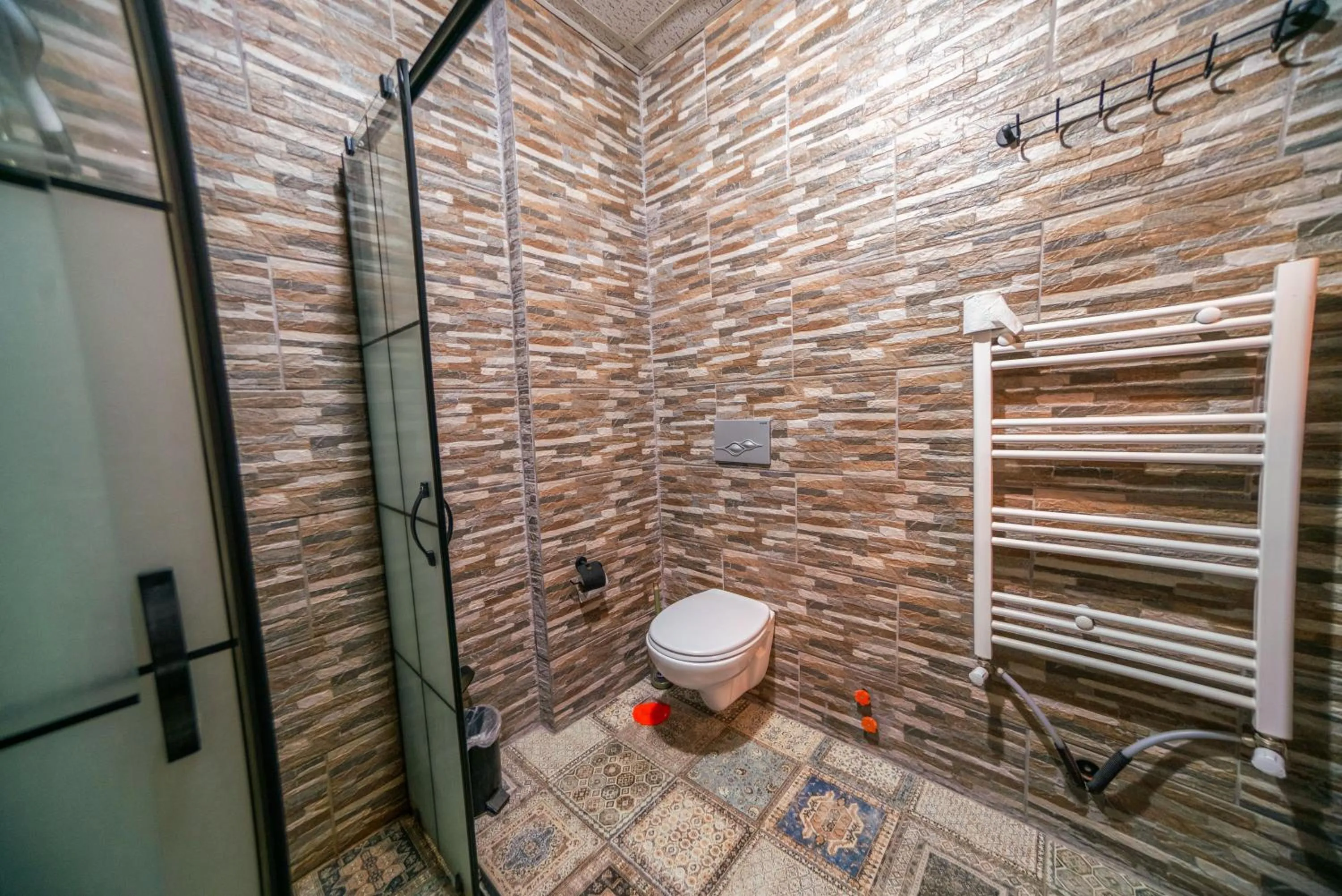 Shower in Azalea Terrace Cave Hotel