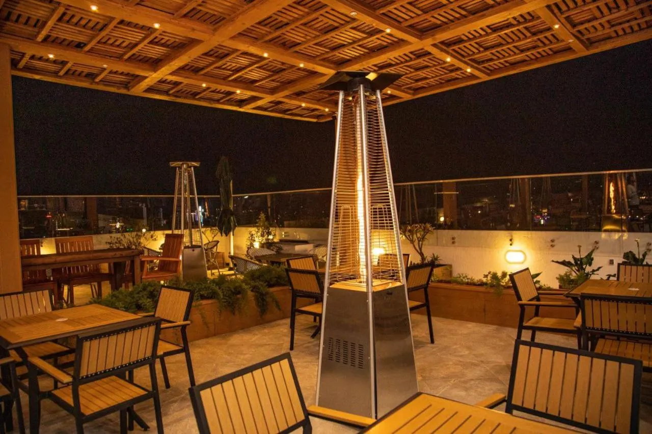 Restaurant/places to eat in Triple E Hotel and Spa