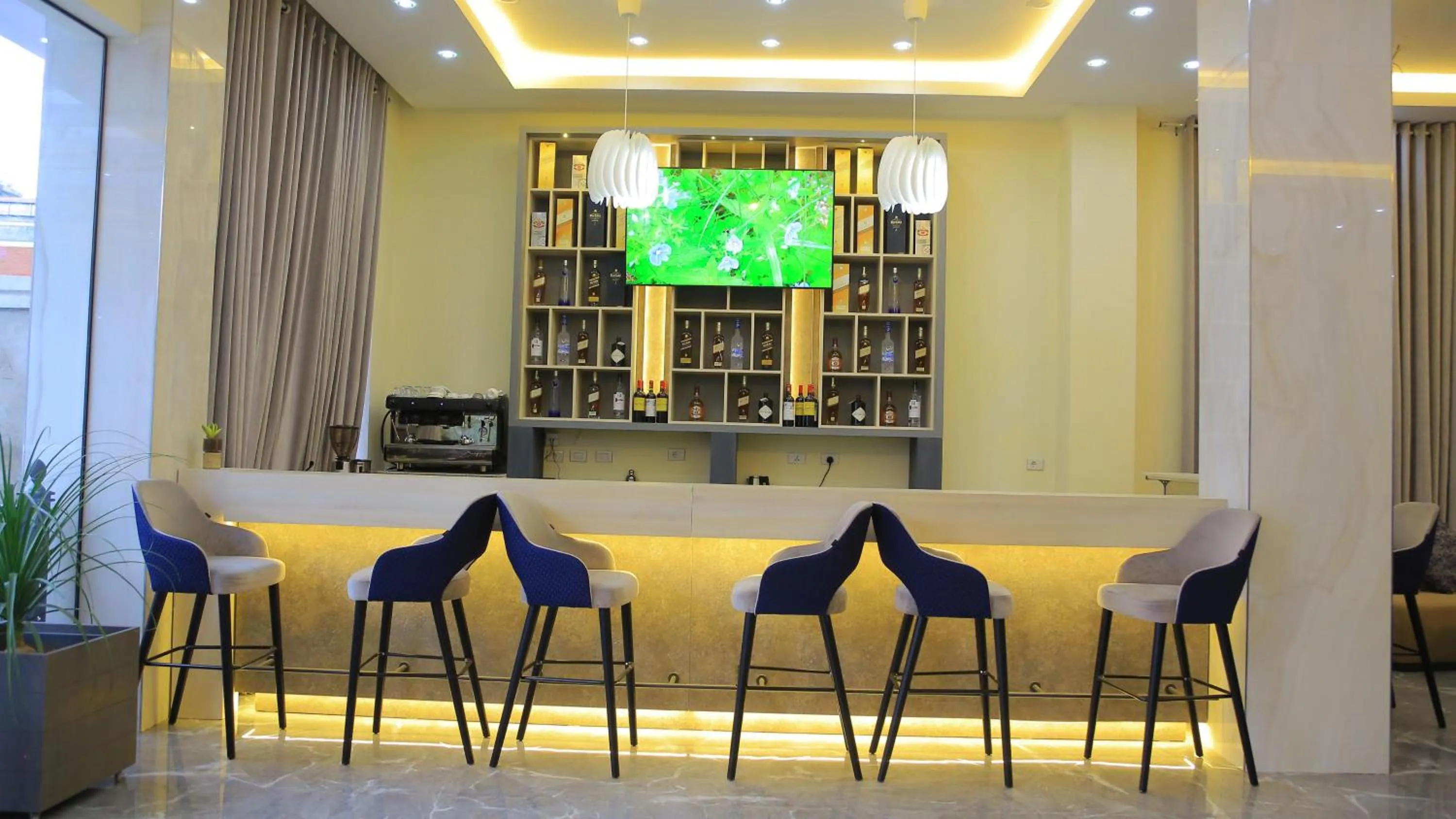 Lounge or bar in Triple E Hotel and Spa