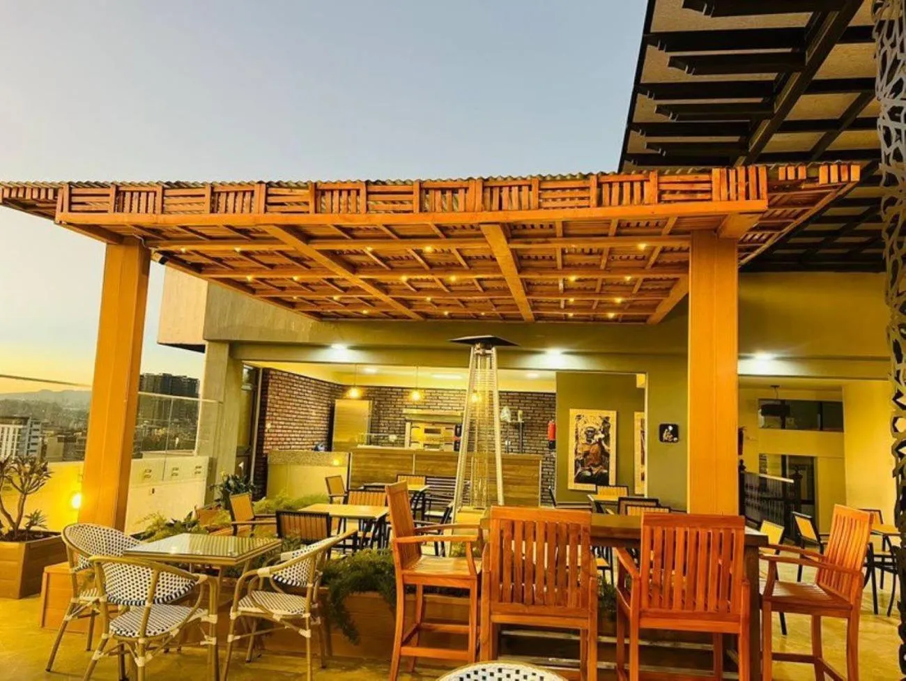 Restaurant/places to eat in Triple E Hotel and Spa