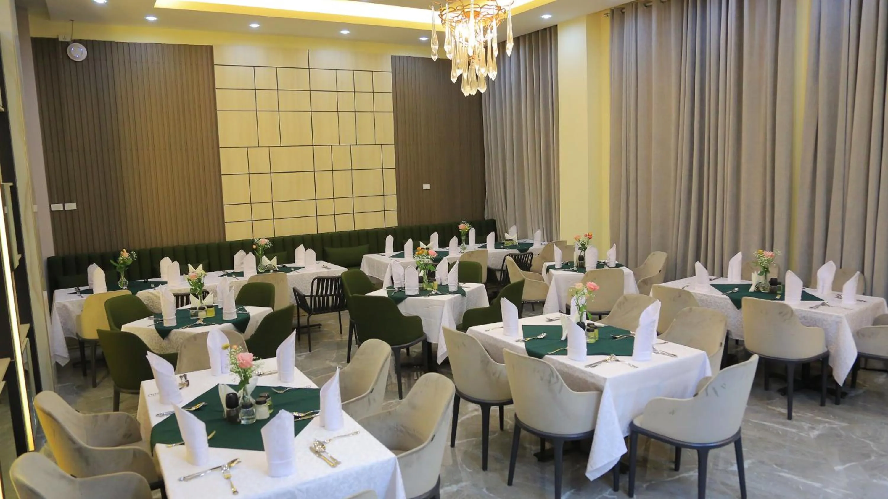 Restaurant/places to eat in Triple E Hotel and Spa