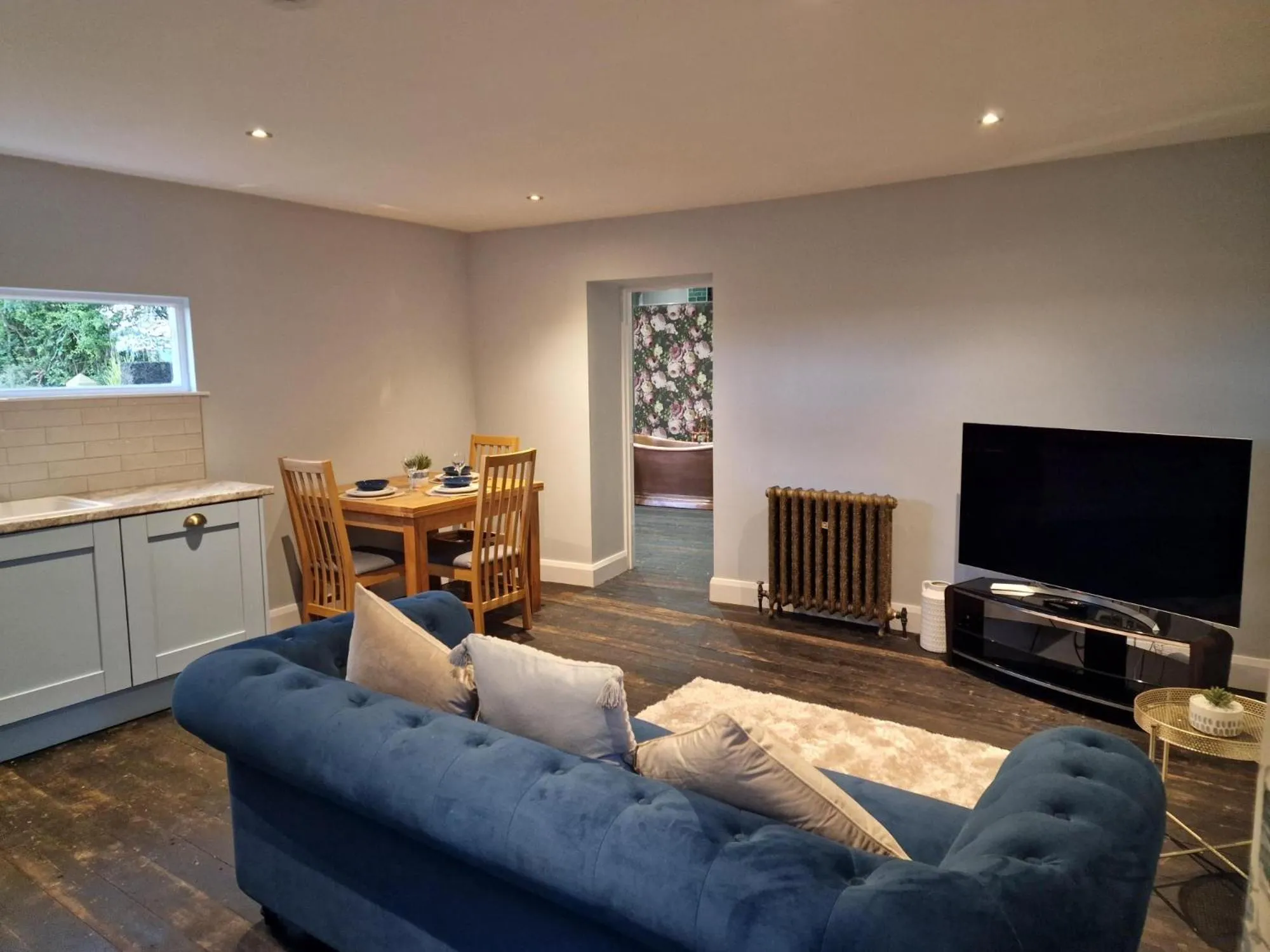 Living room in Squirrel Cottage