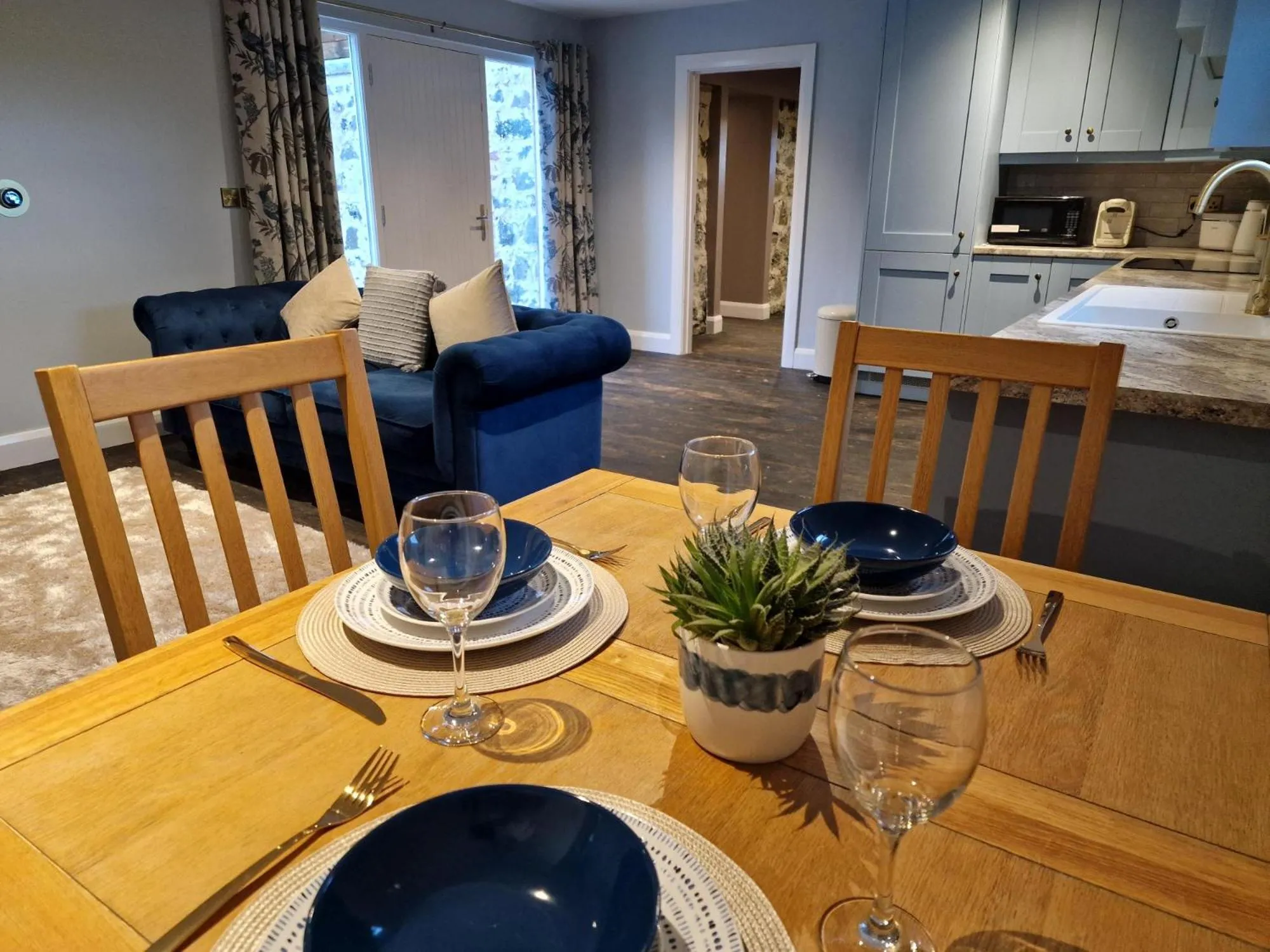 Kitchen or kitchenette in Squirrel Cottage