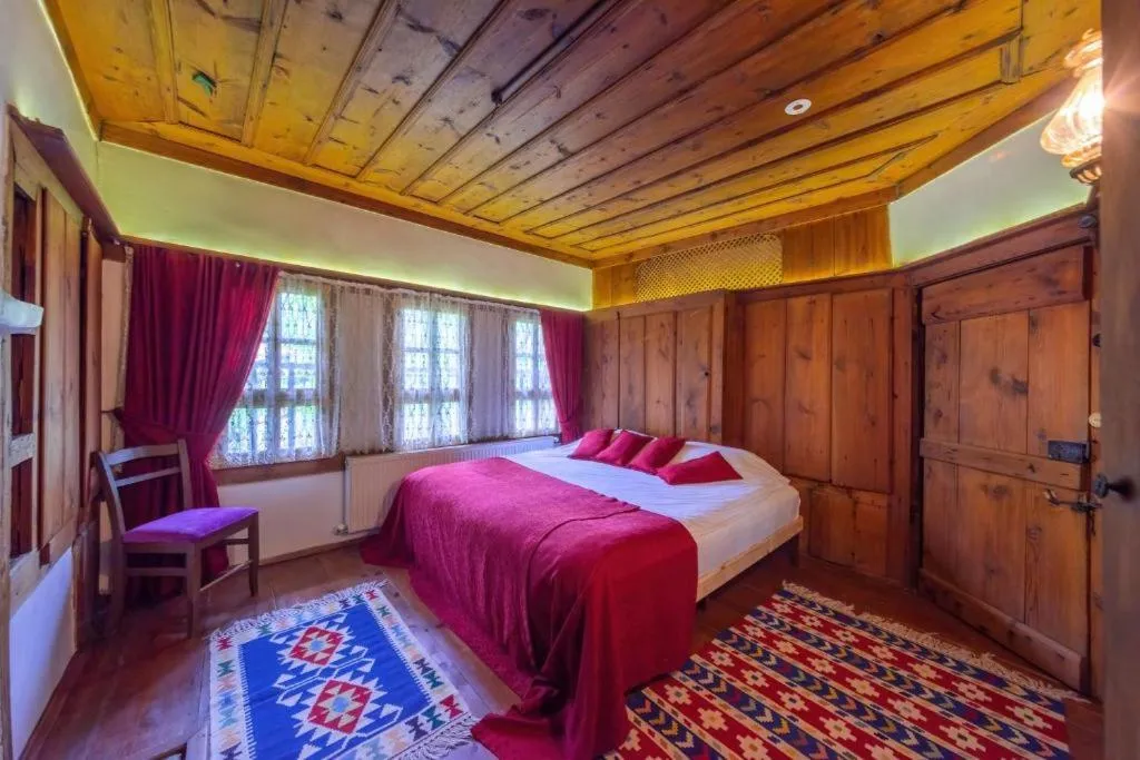 Bed in Şerbetçi Garden Konak