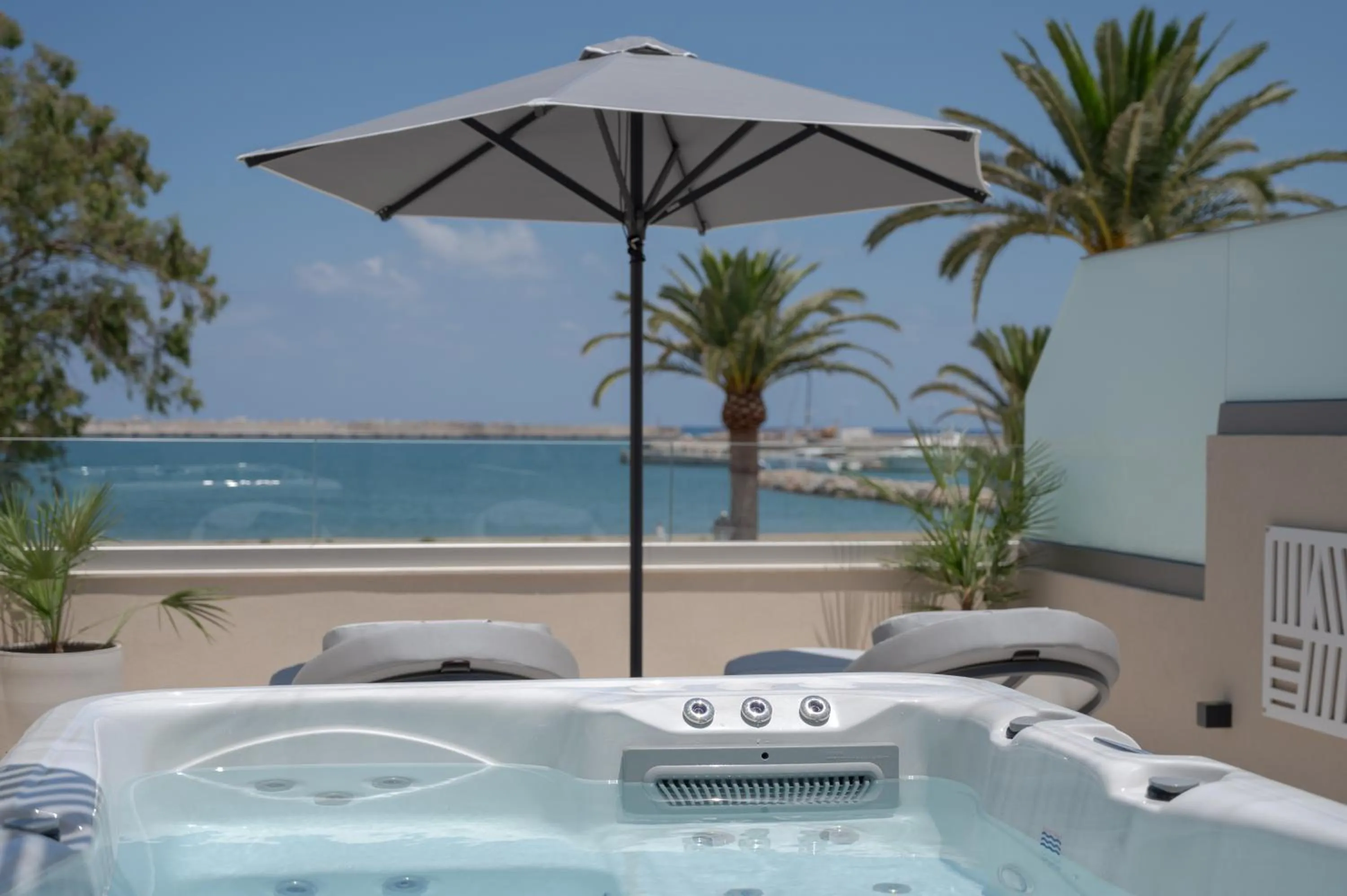 Hot Tub in Omma Suites