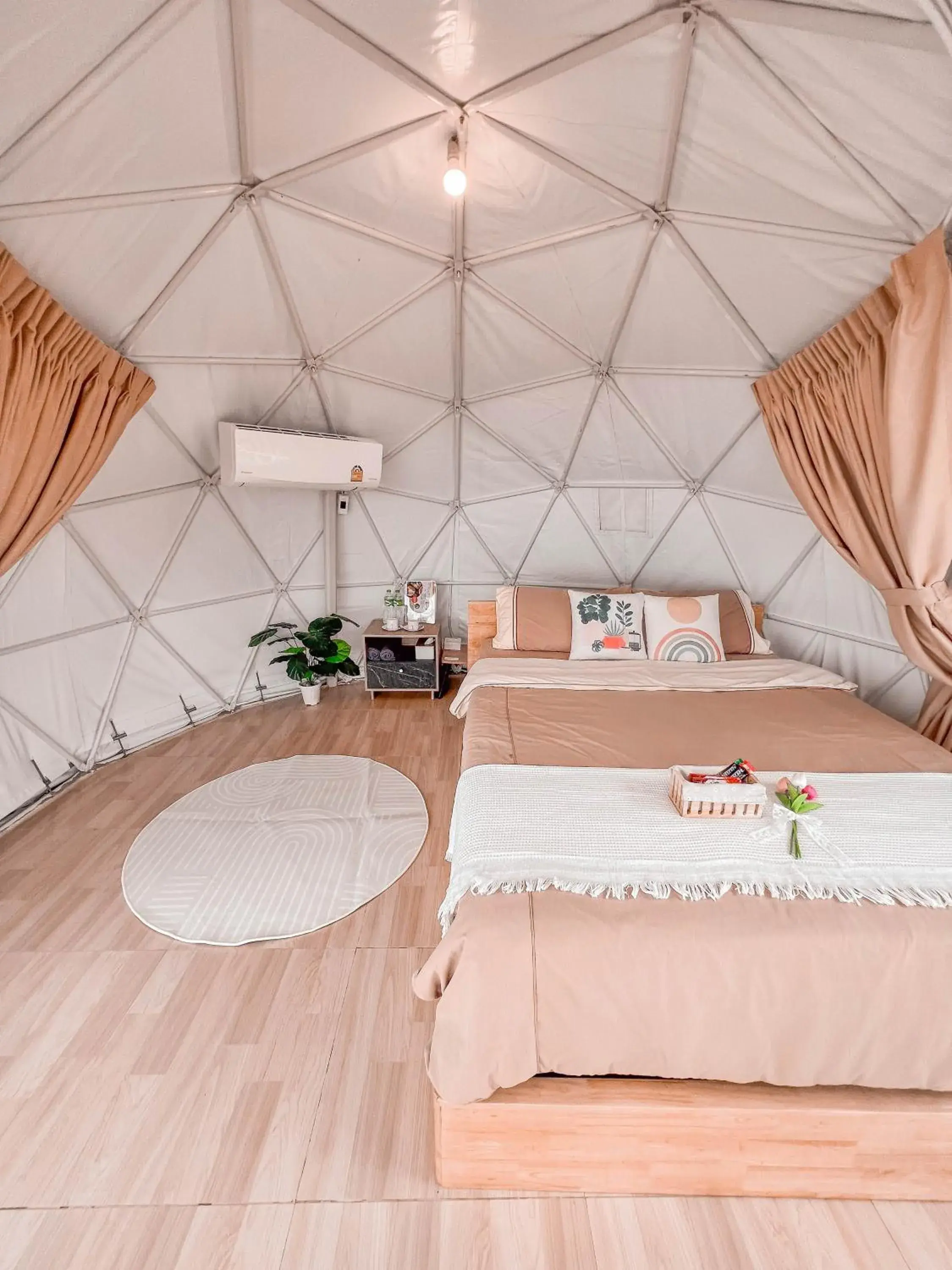 Tent in ม่อนชาพาเพลิน ม่อนแจ่ม Monchapaplearn Monjam Tent in ม่อนชาพาเพลิน ม่อนแจ่ม Monchapaplearn Monjam