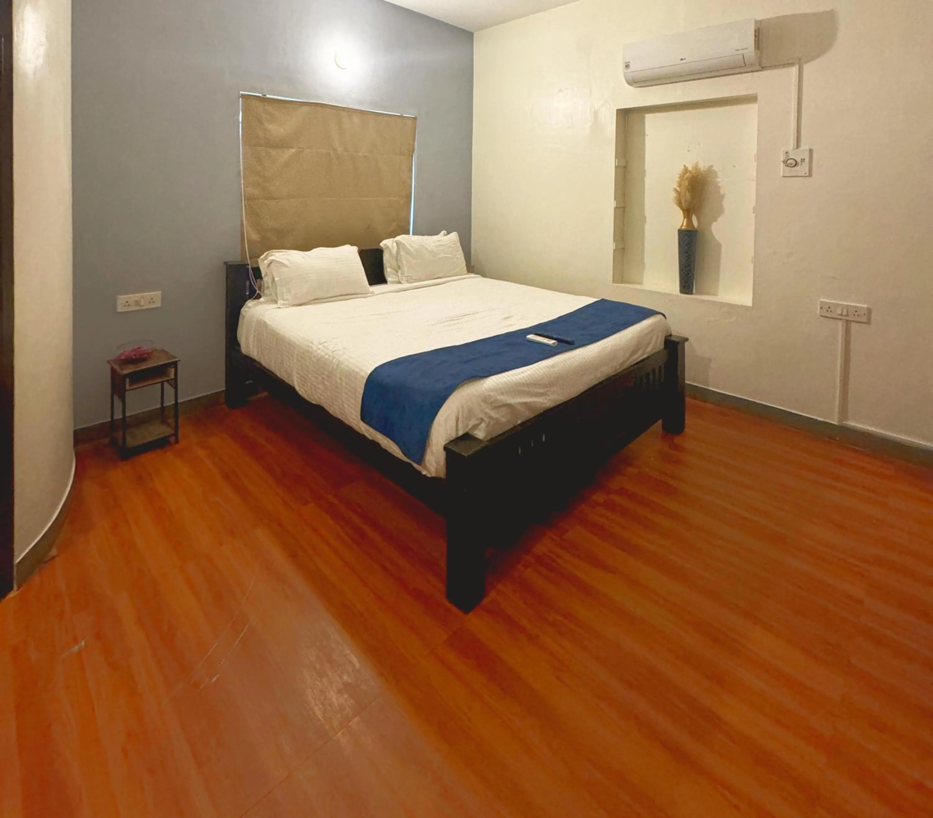 Bedroom, Bed in BRICK CASTLE