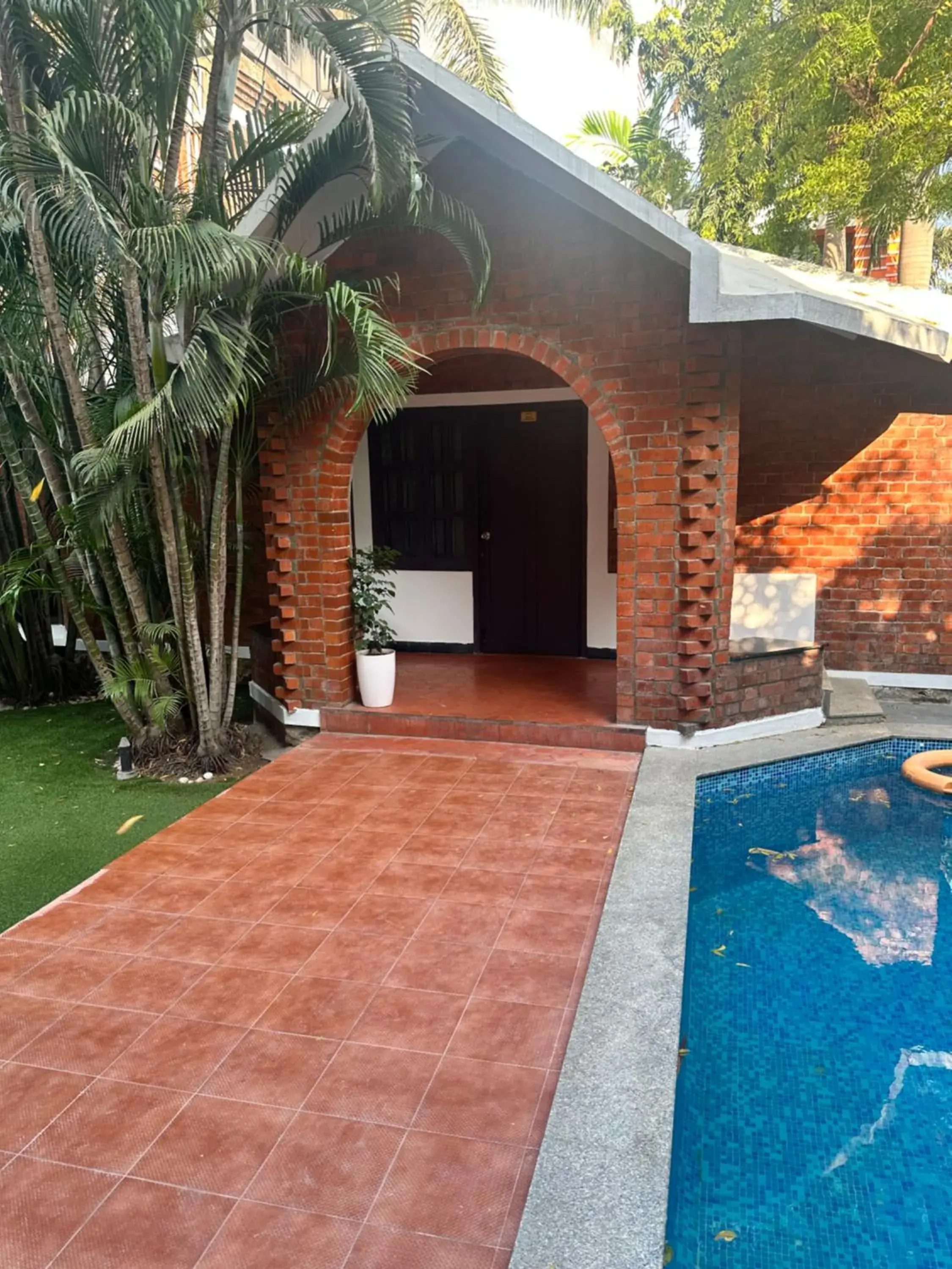 Two-Bedroom Apartment in BRICK CASTLE Two-Bedroom Apartment in BRICK CASTLE