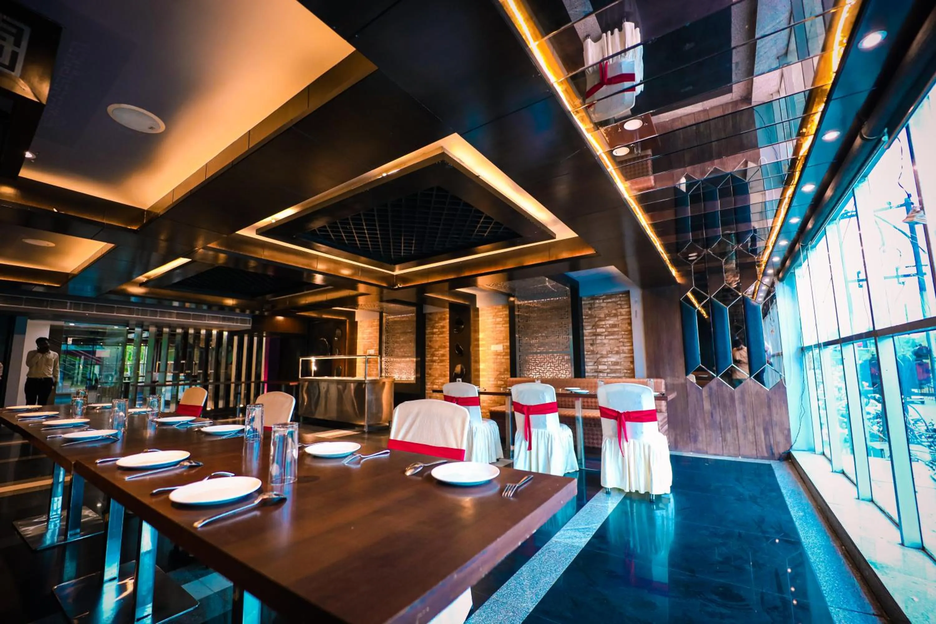 Restaurant/places to eat in HOMANSH GALAXY HOTEL