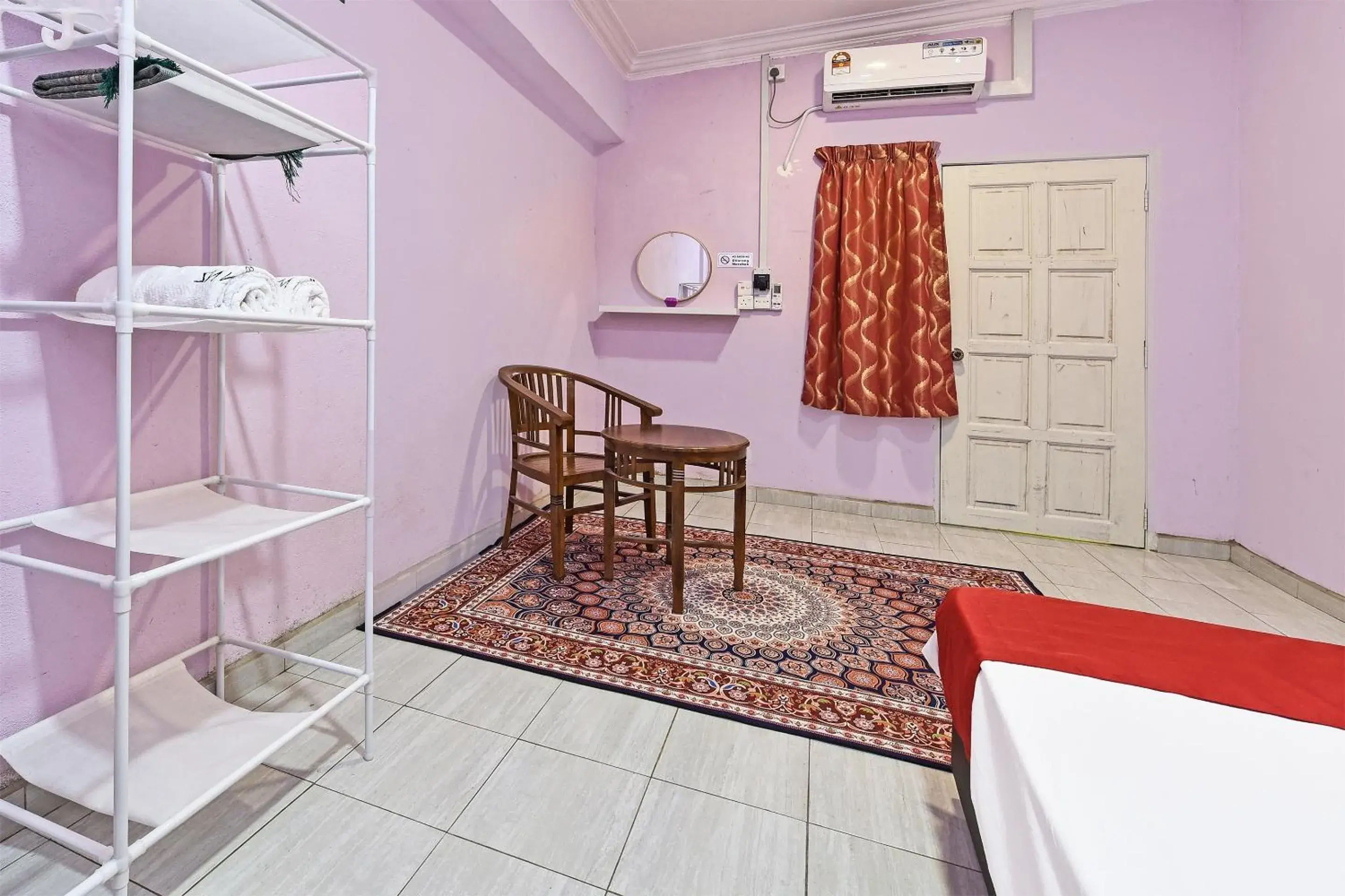 Deluxe Queen Room in Hotel O Zn Mix Homestay & Roomstay Deluxe Queen Room in Hotel O Zn Mix Homestay & Roomstay