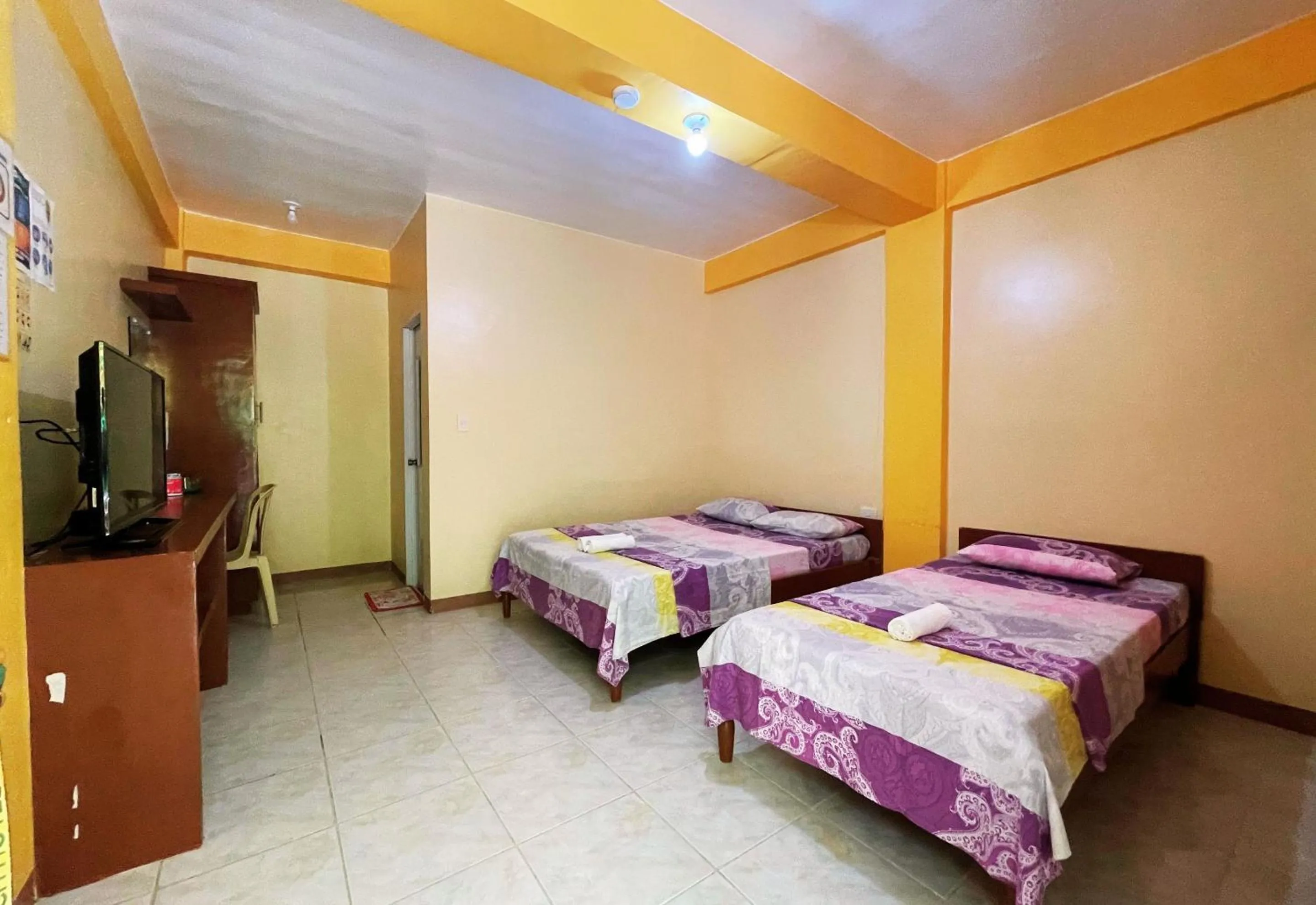 Bed in White Beach Hotel Puerto Galera powered by Cocotel