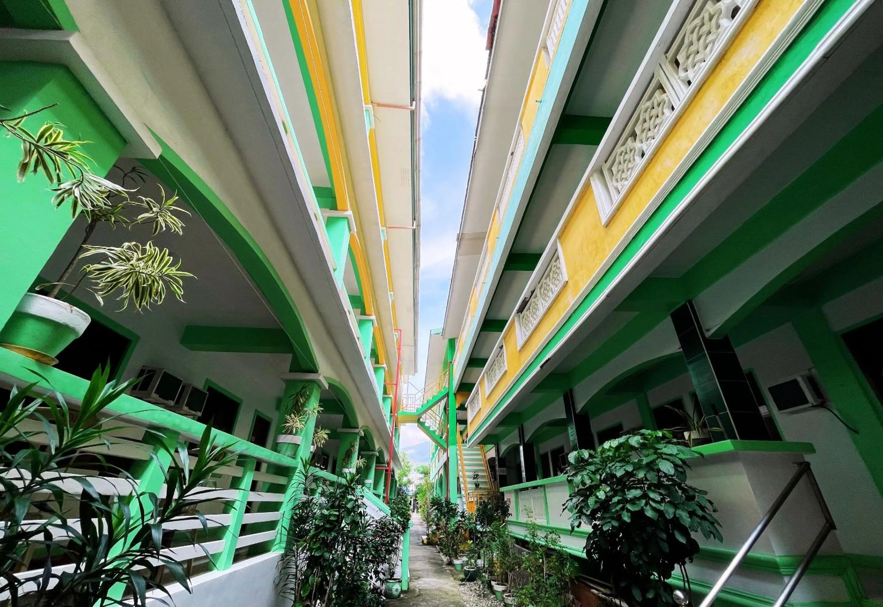 White Beach Hotel Puerto Galera powered by Cocotel