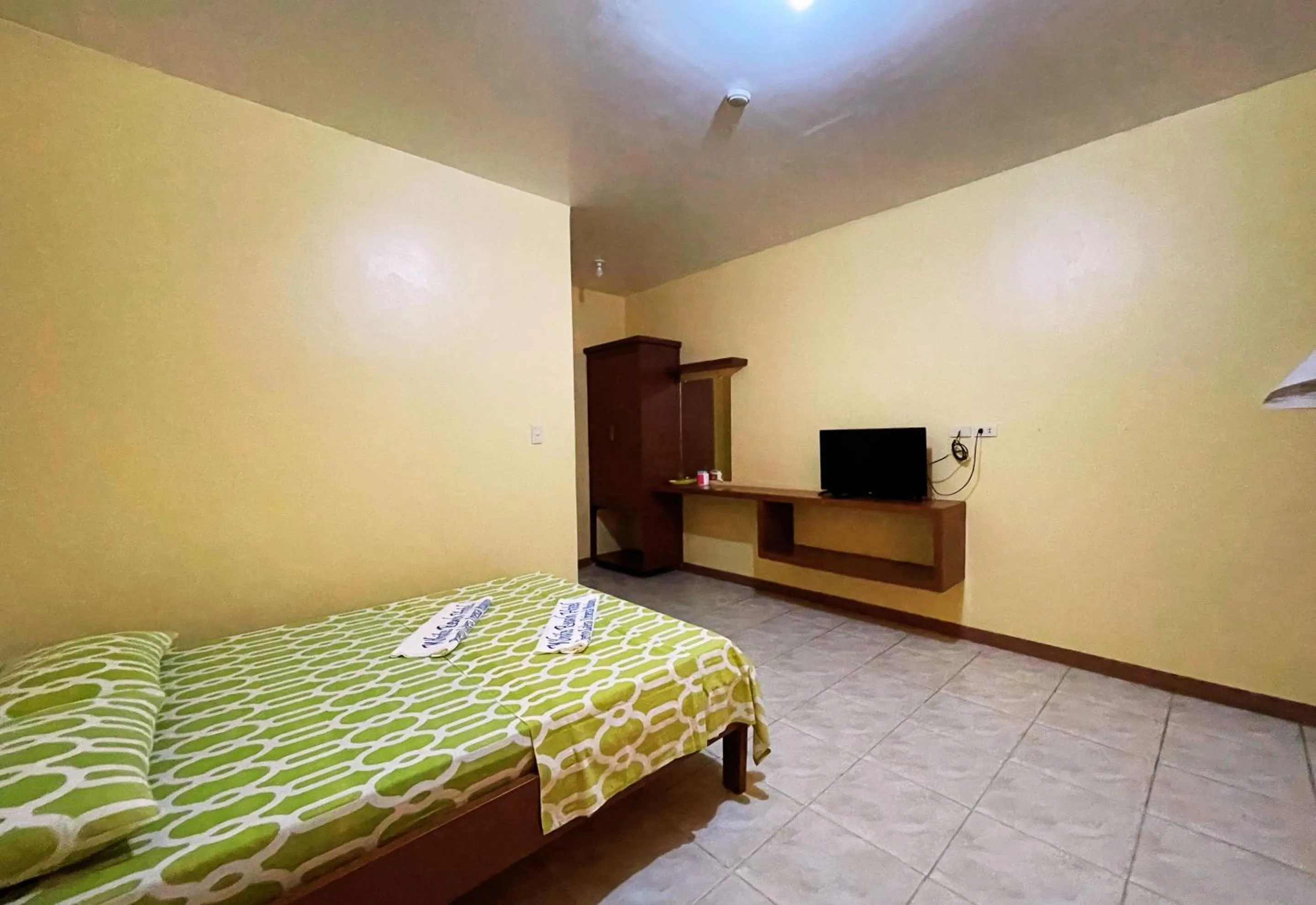 Bed in White Beach Hotel Puerto Galera powered by Cocotel